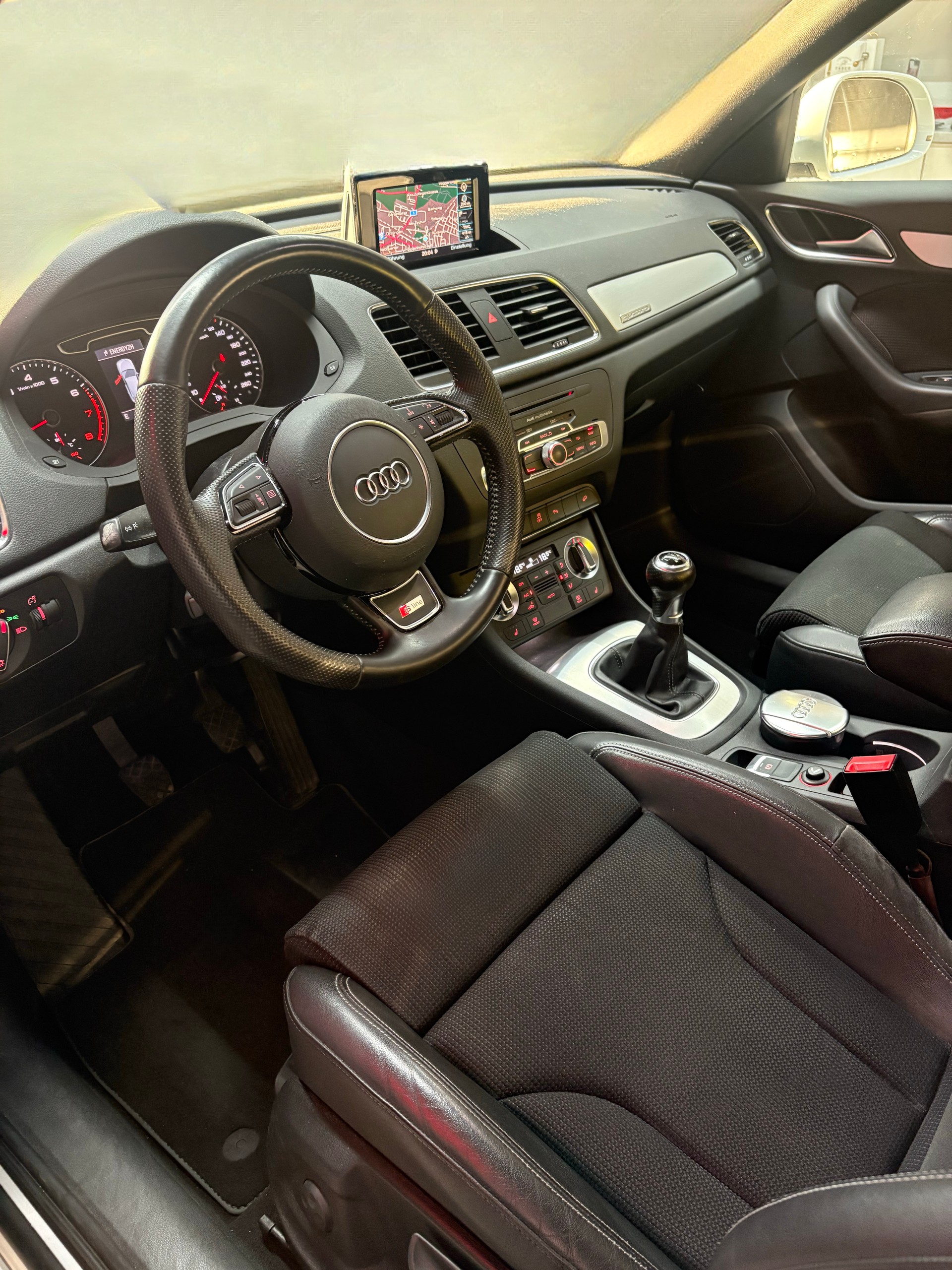 AUDI Q3 2.0 TFSI quattro-image-6