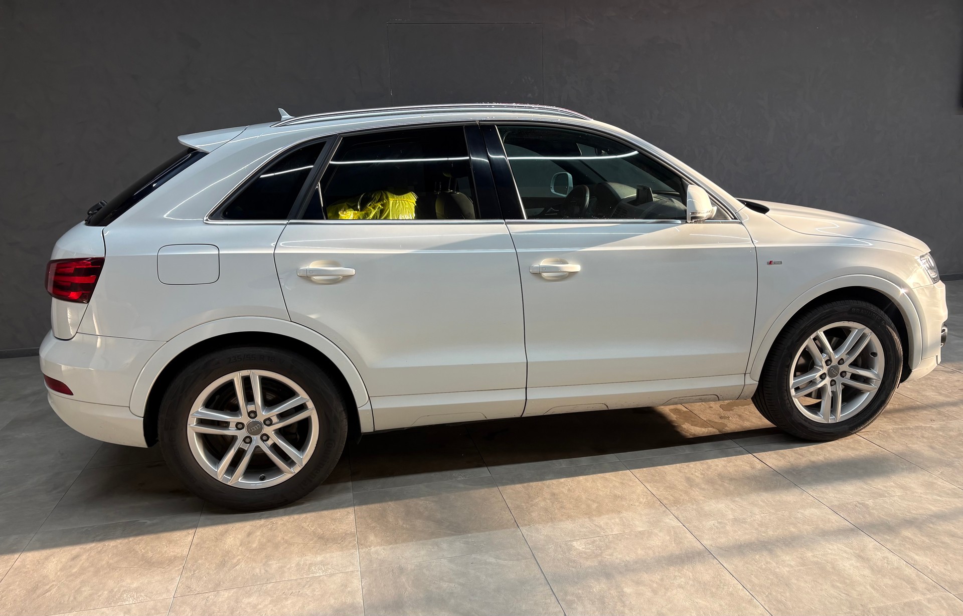 AUDI Q3 2.0 TFSI quattro-image-3