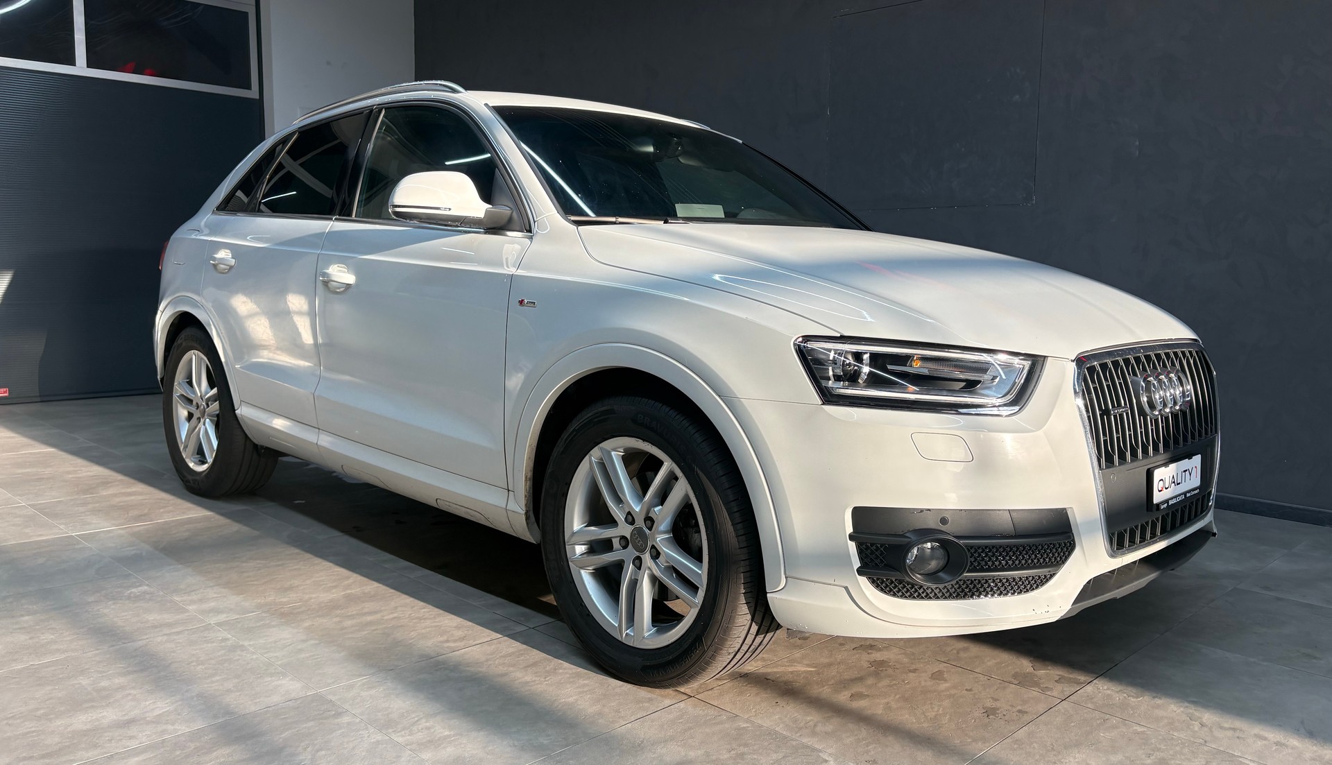 AUDI Q3 2.0 TFSI quattro-image-1