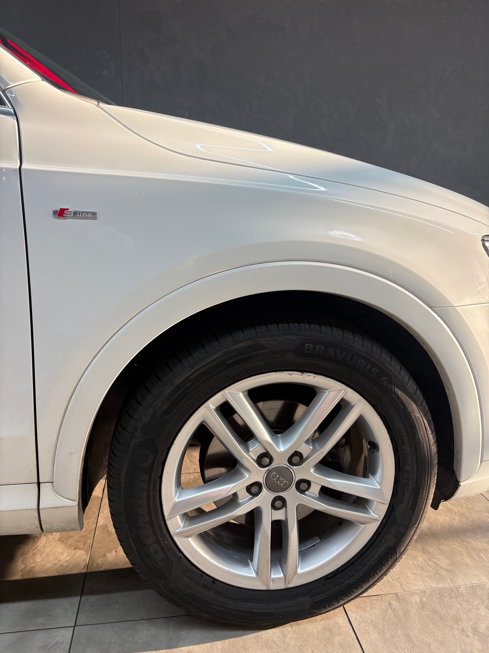 AUDI Q3 2.0 TFSI quattro-image-2