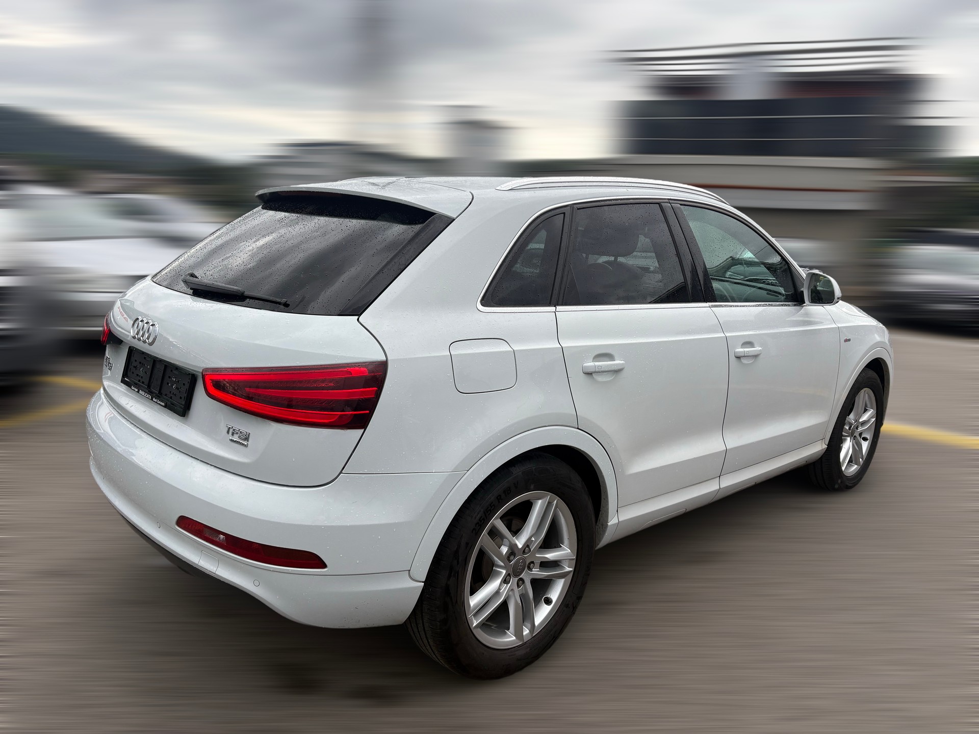 AUDI Q3 2.0 TFSI quattro-image-2