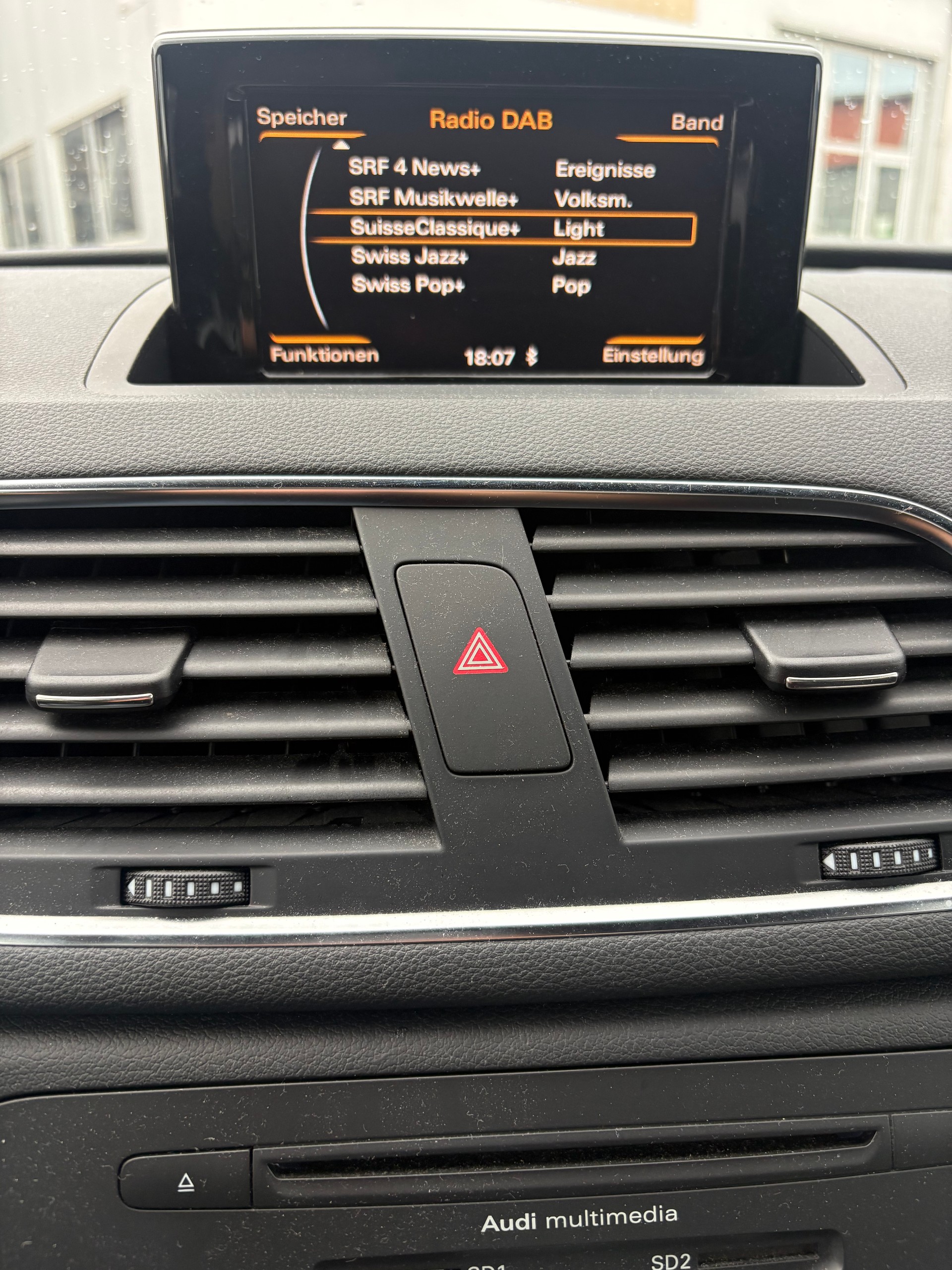 AUDI Q3 2.0 TFSI quattro-image-8