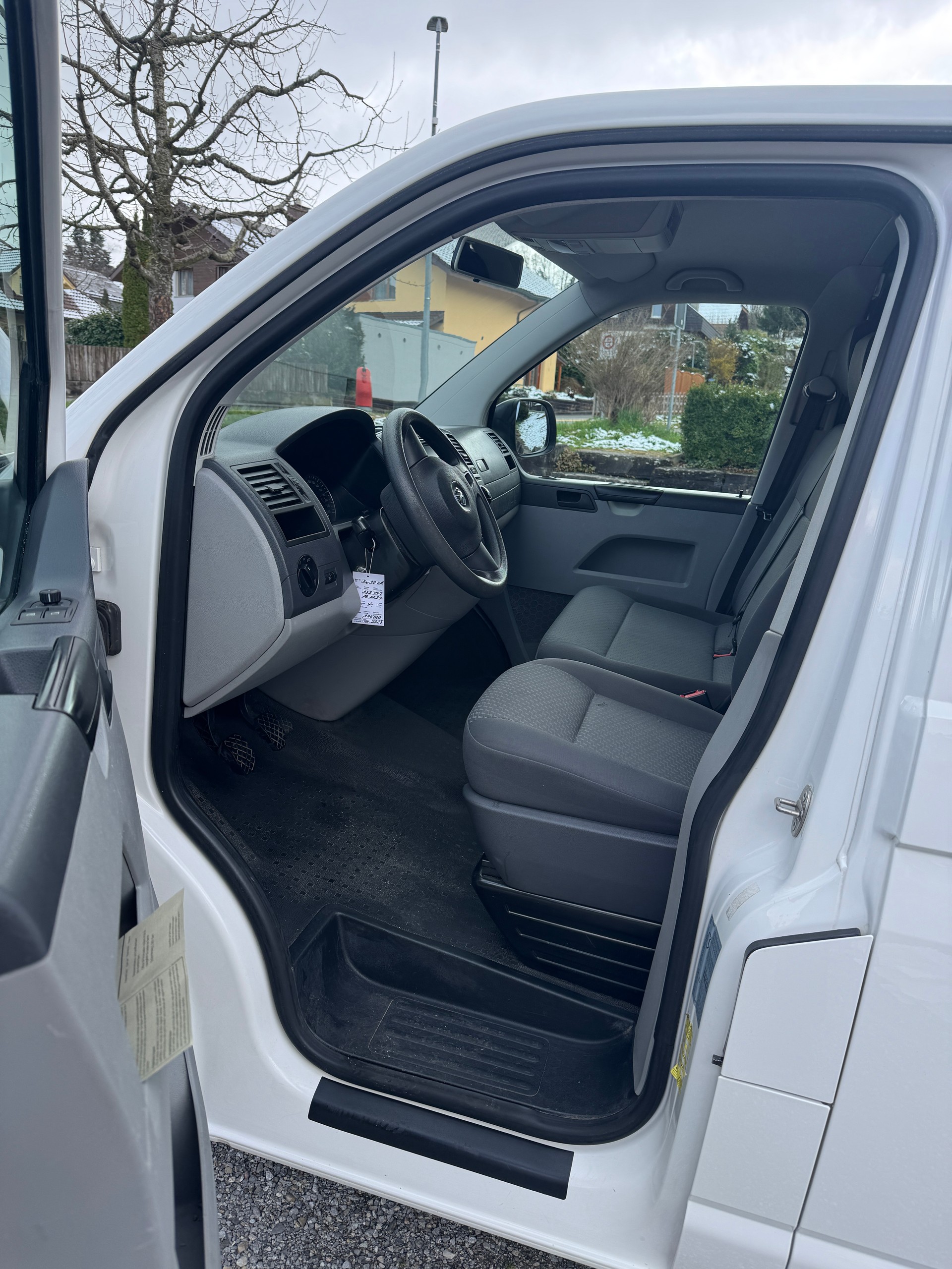 VW T5 2.0 TDI-image-9