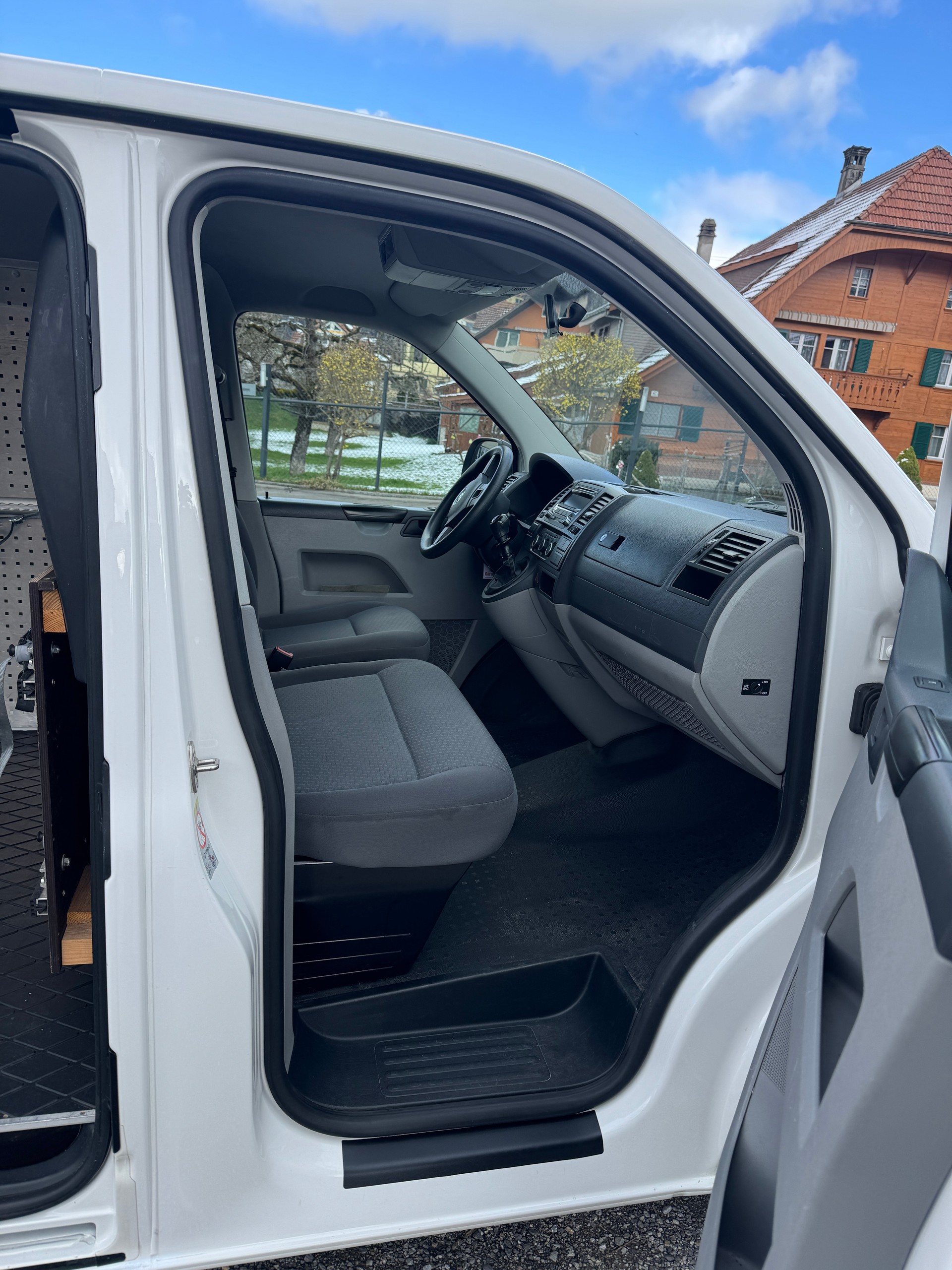 VW T5 2.0 TDI-image-6