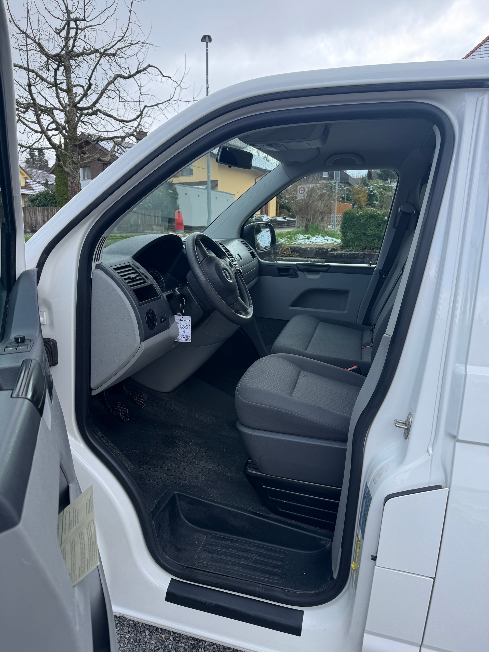 VW T5 2.0 TDI-image-7