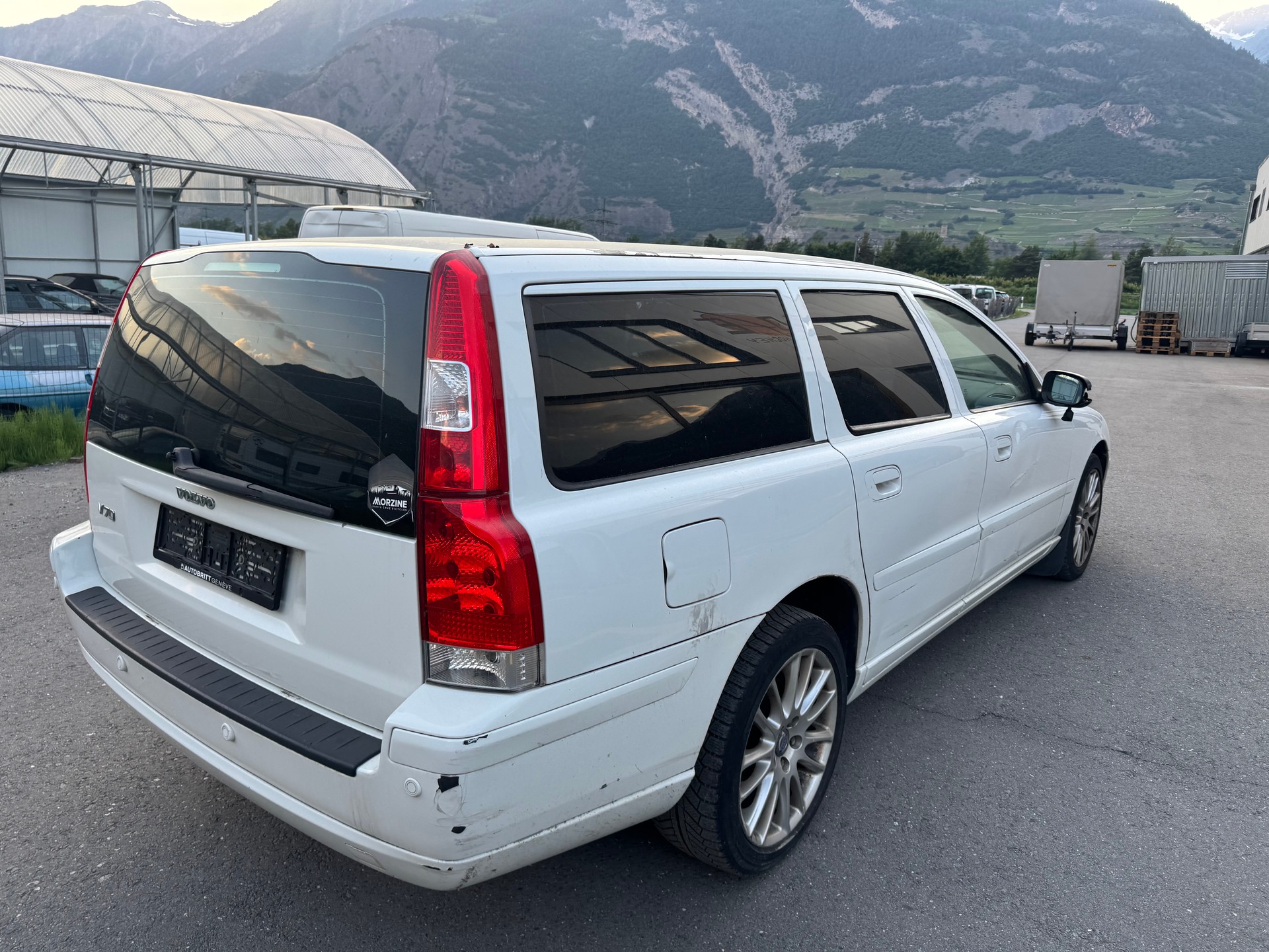 VOLVO V70 2.4 Momentum-image-4