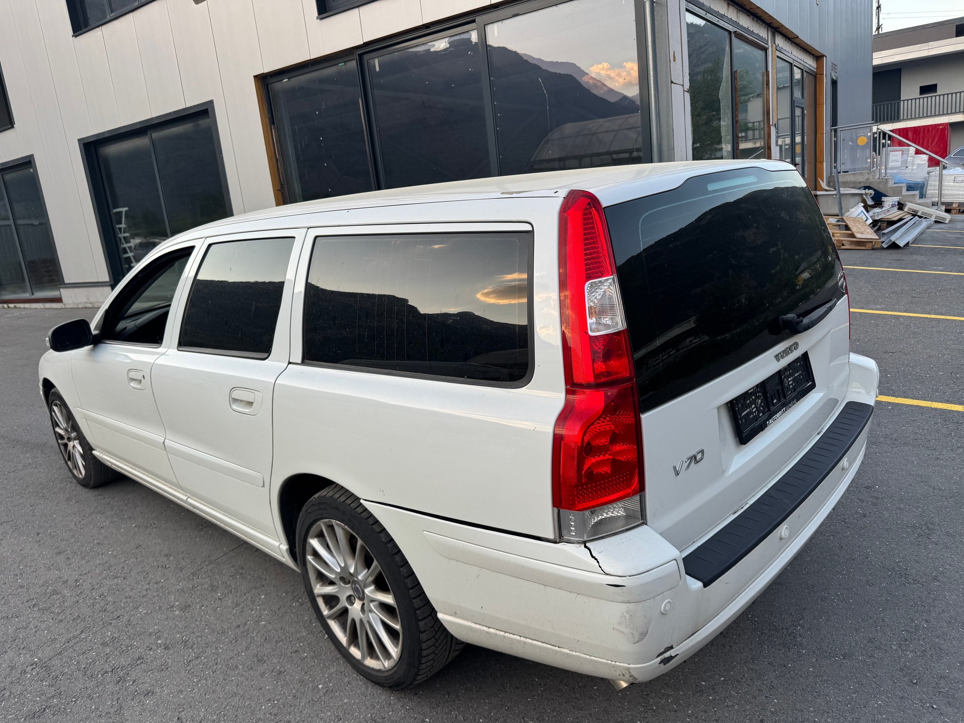 VOLVO V70 2.4 Momentum-image-6