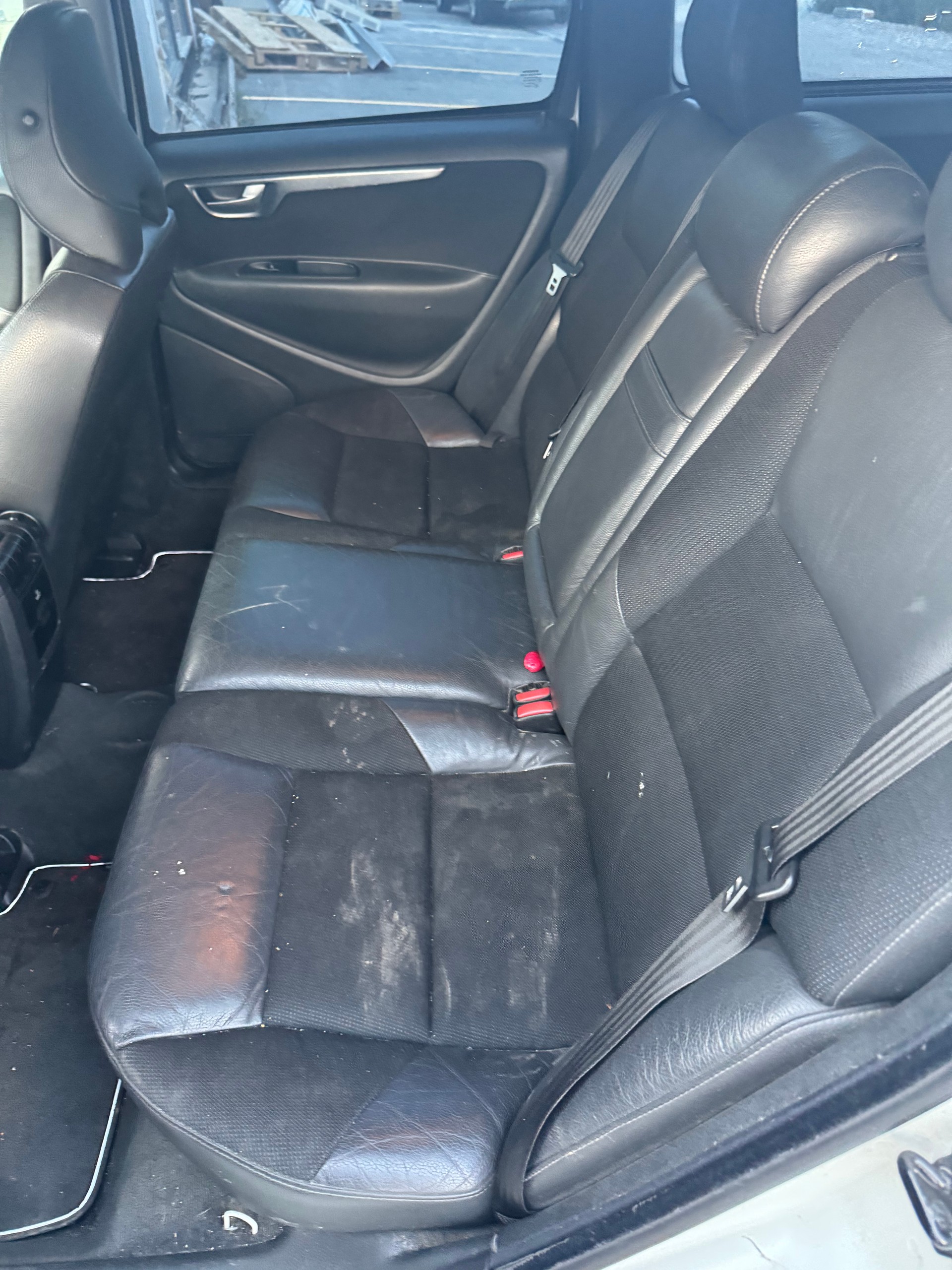 VOLVO V70 2.4 Momentum-image-8