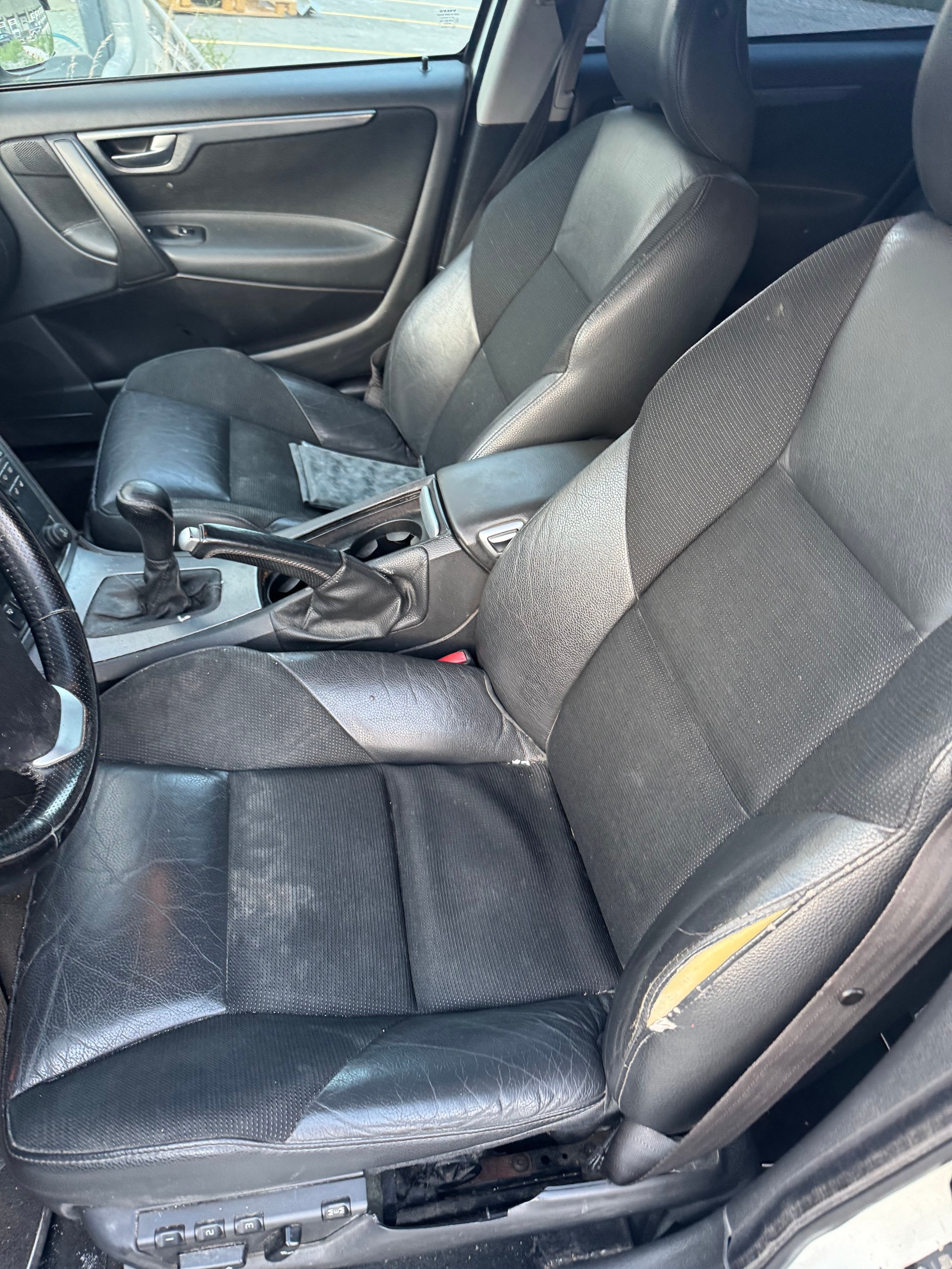 VOLVO V70 2.4 Momentum-image-7