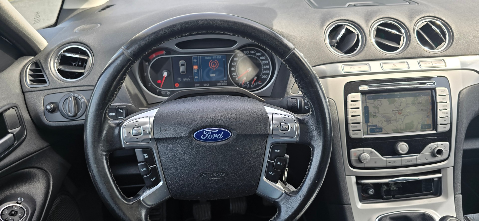 FORD S-Max 2.2 TDCi Magic Edition-image-8