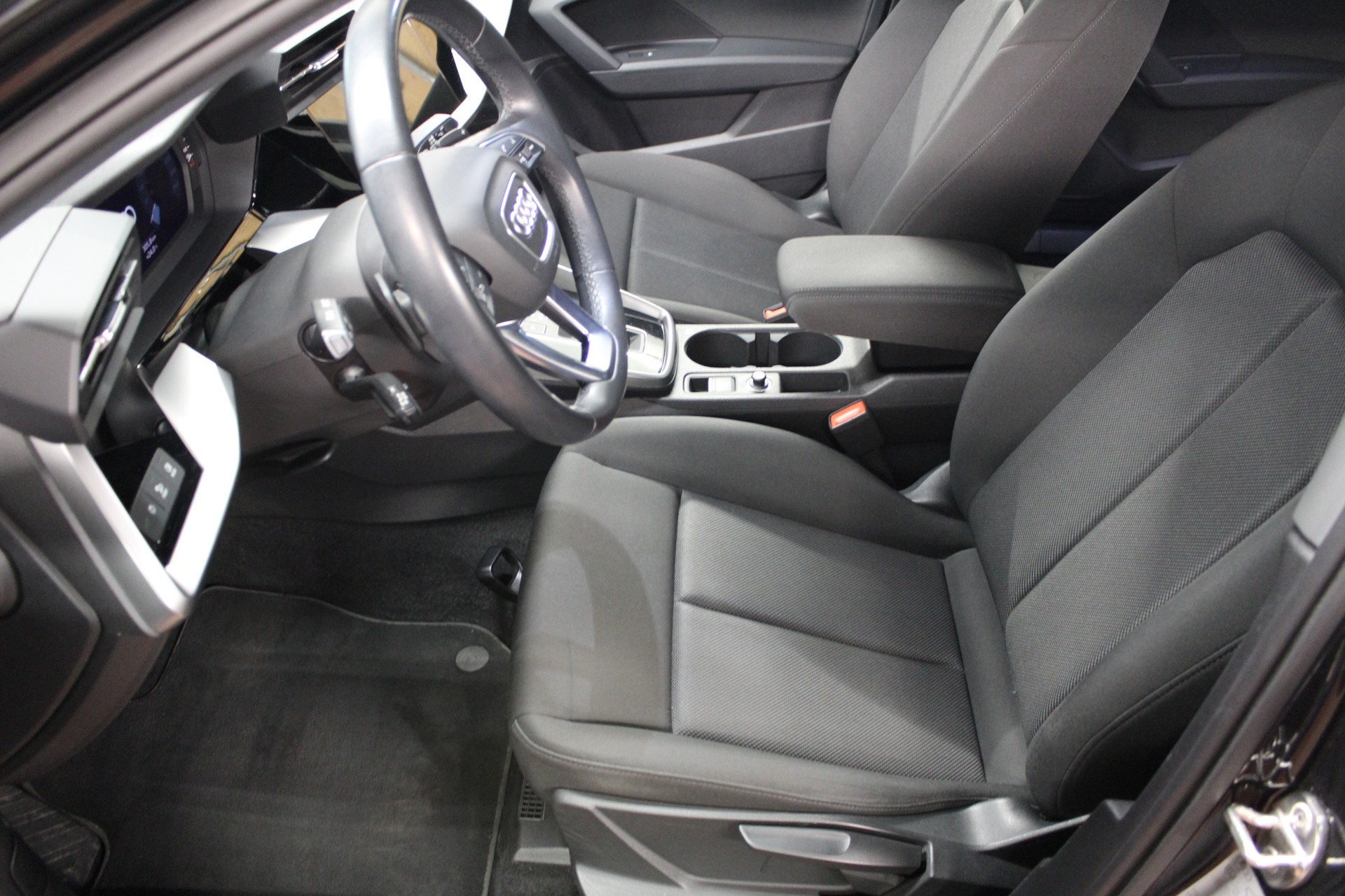 AUDI A3 Sportback 35 TFSI Attraction S-tronic-image-9