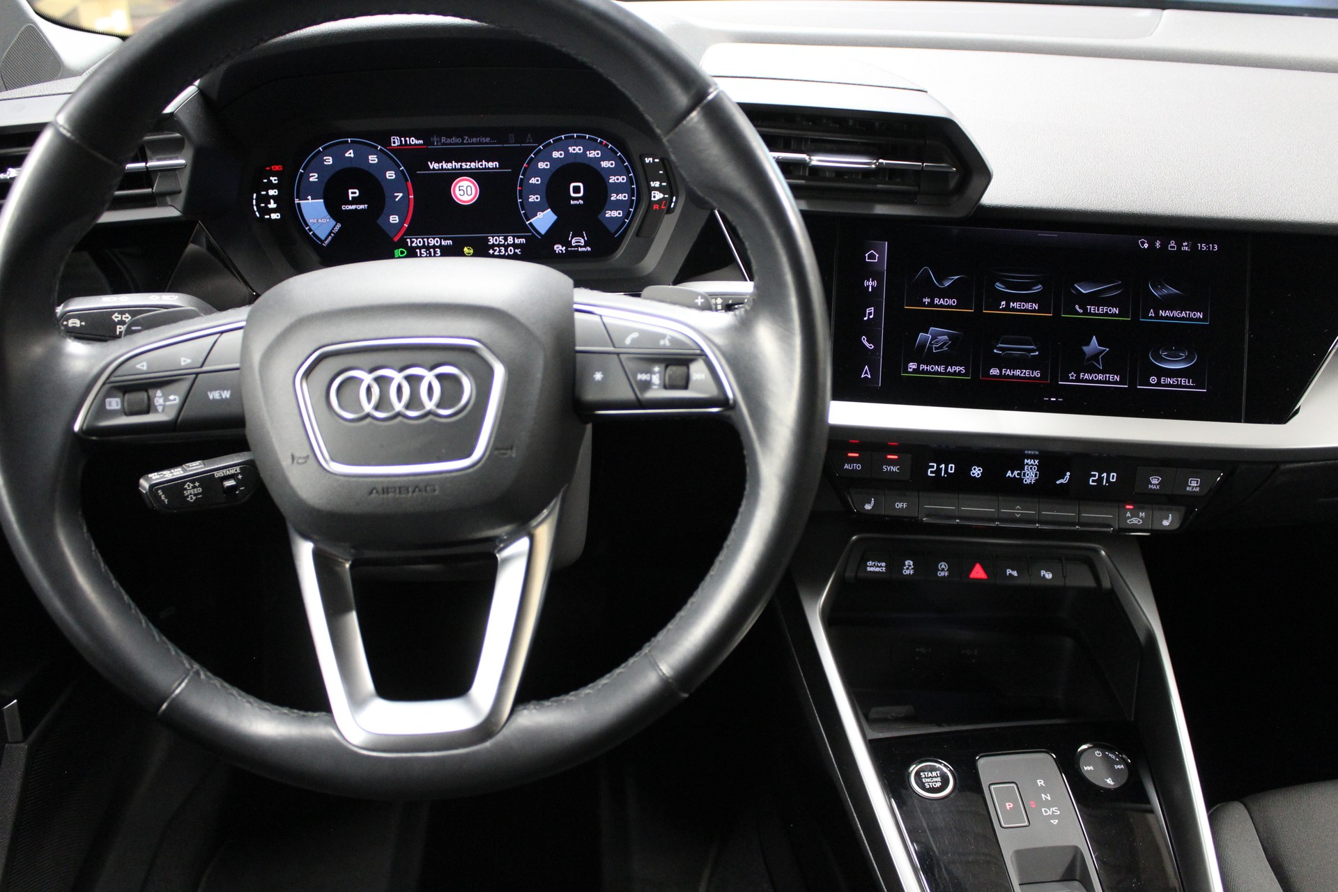 AUDI A3 Sportback 35 TFSI Attraction S-tronic-image-11