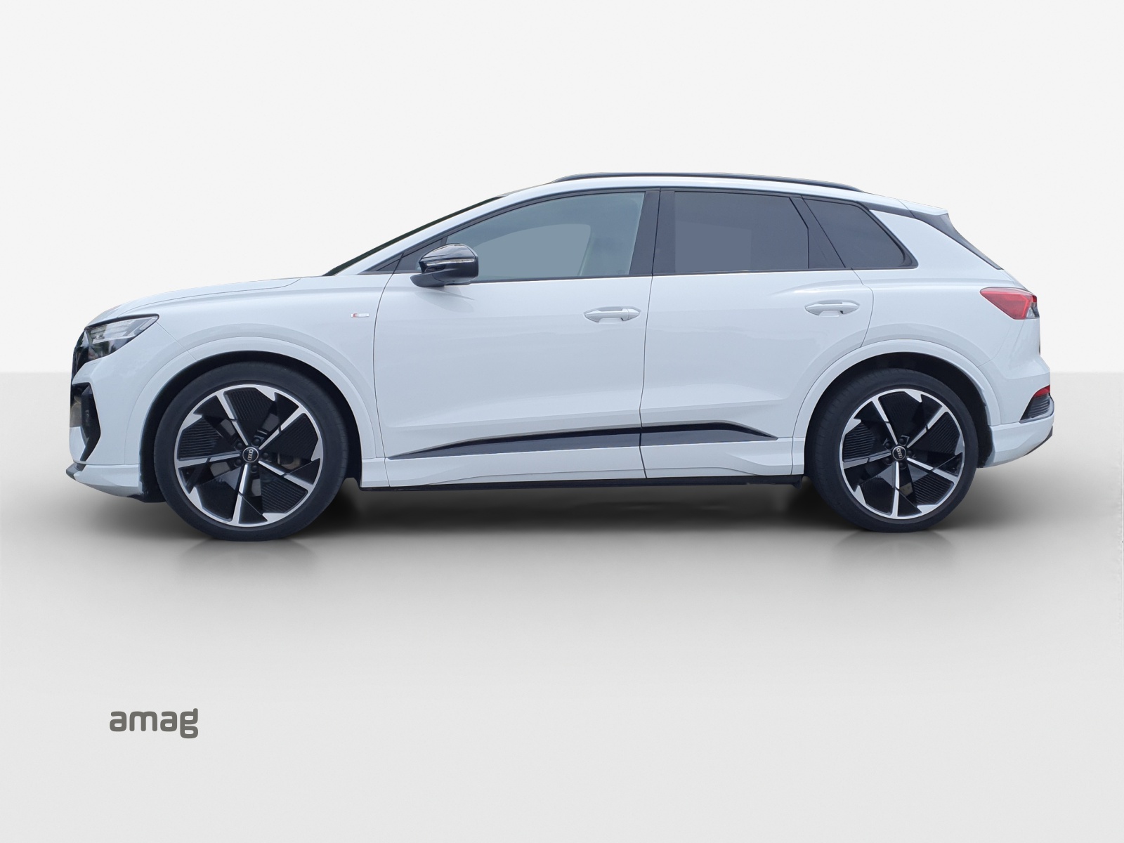 AUDI Q4 e-tron 50 quattro-showroom-element-1