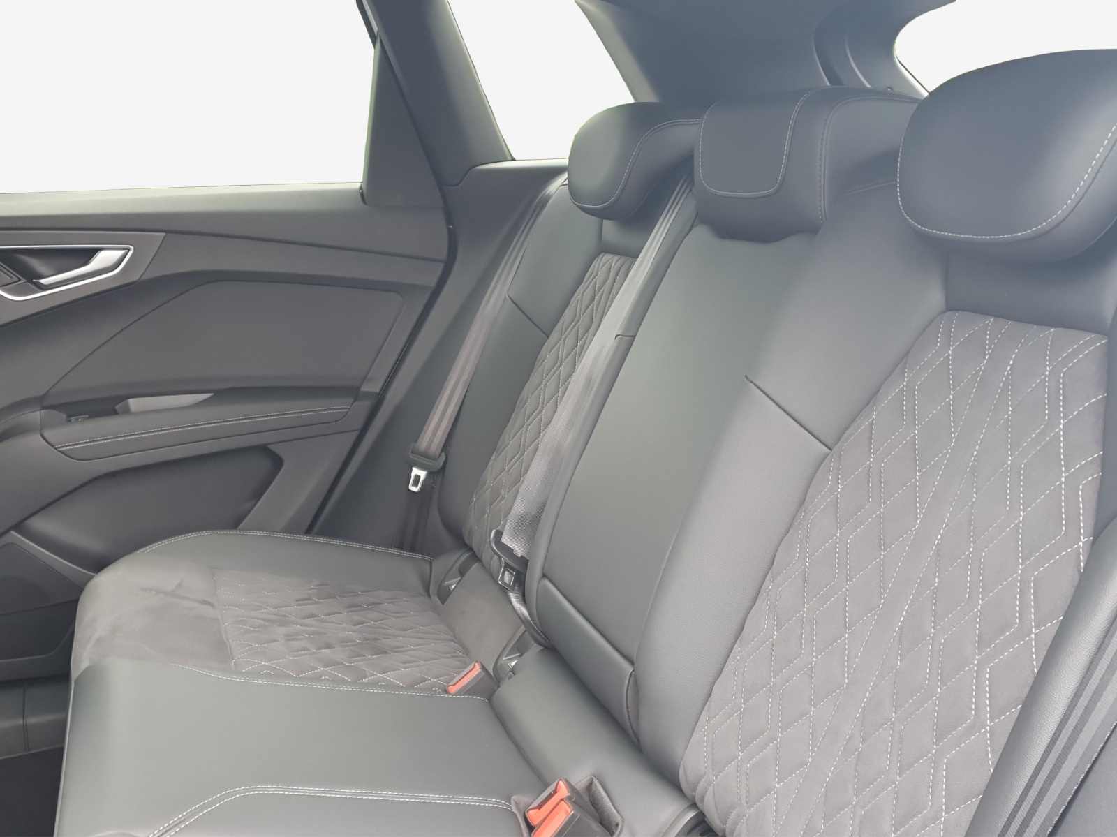 AUDI Q4 e-tron 50 quattro-image-11