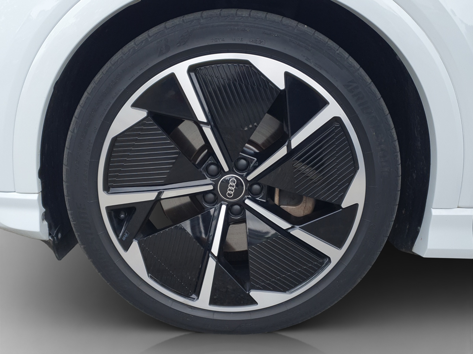 AUDI Q4 e-tron 50 quattro-image-13