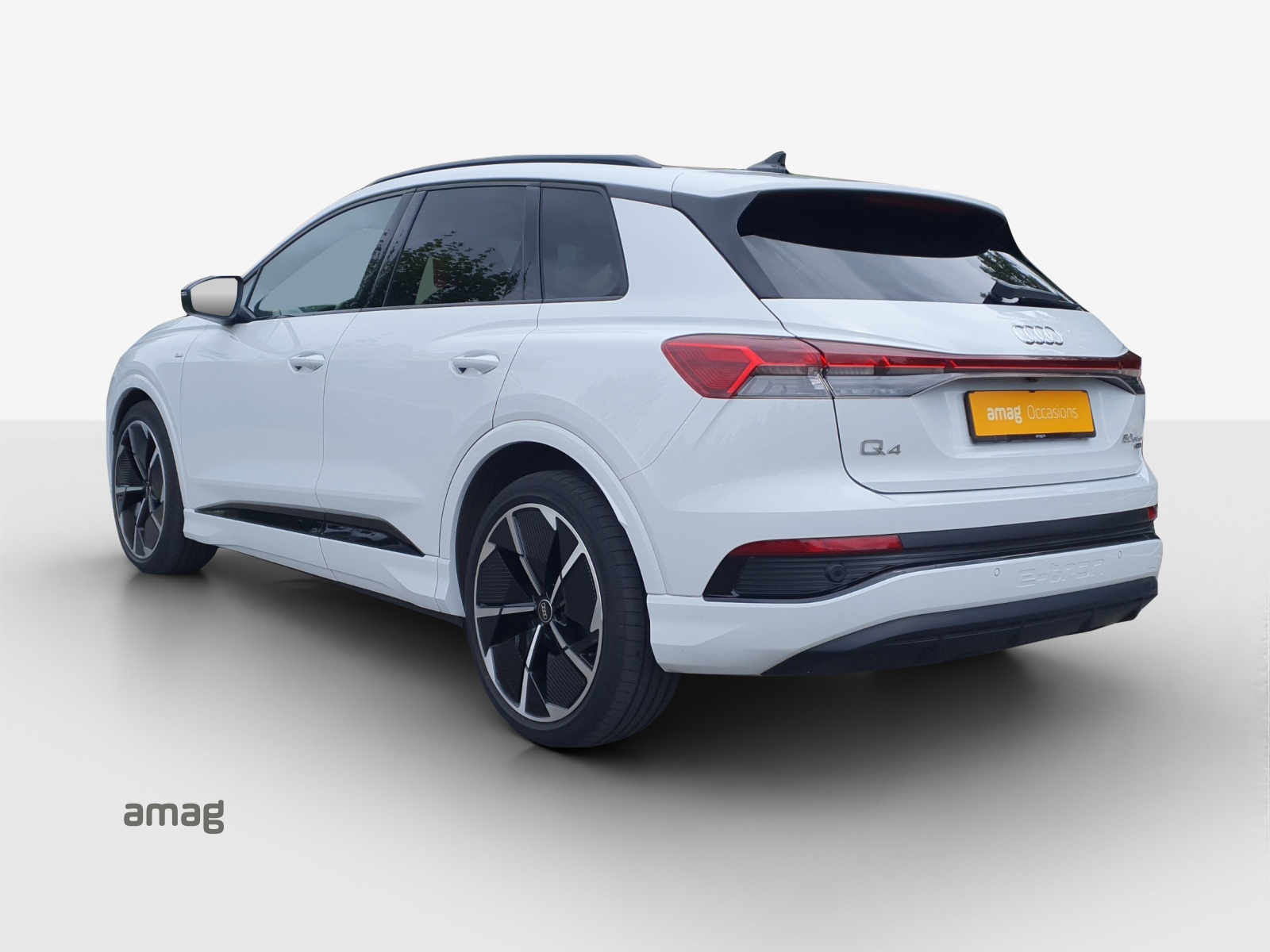 AUDI Q4 e-tron 50 quattro-showroom-element-2