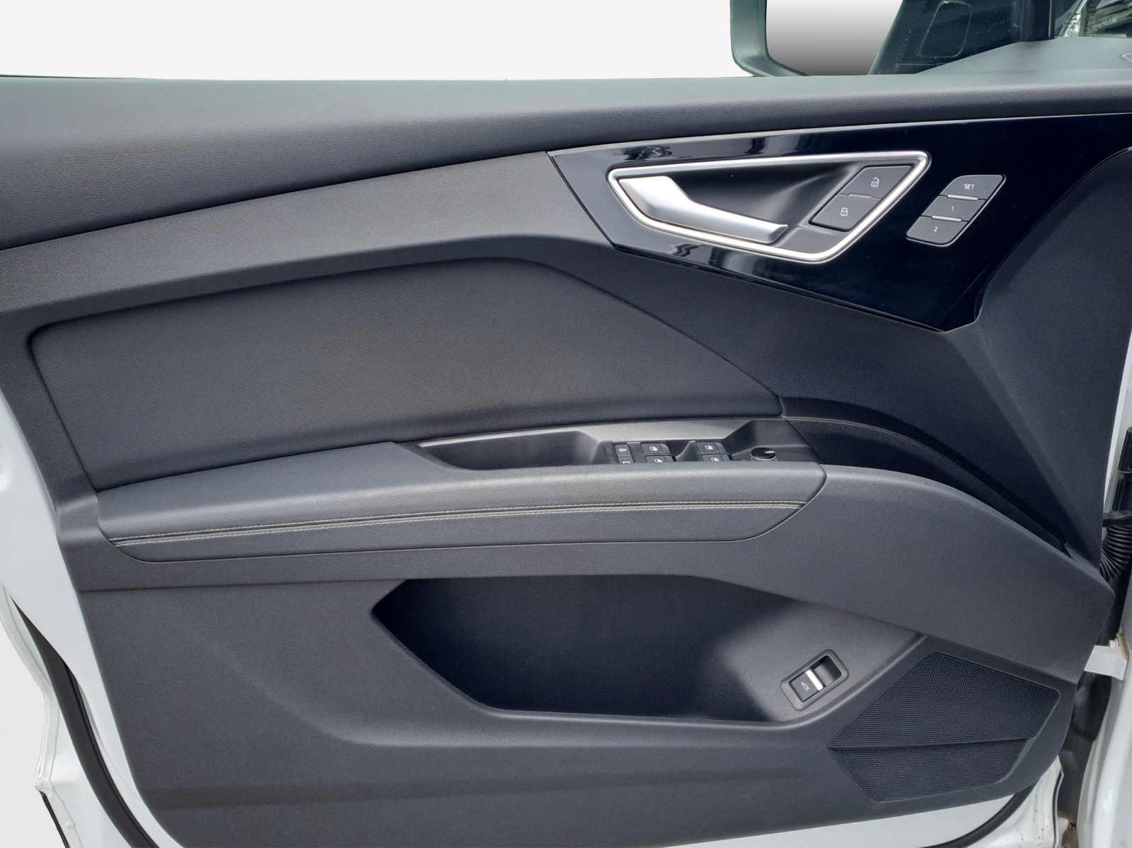 AUDI Q4 e-tron 50 quattro-image-14
