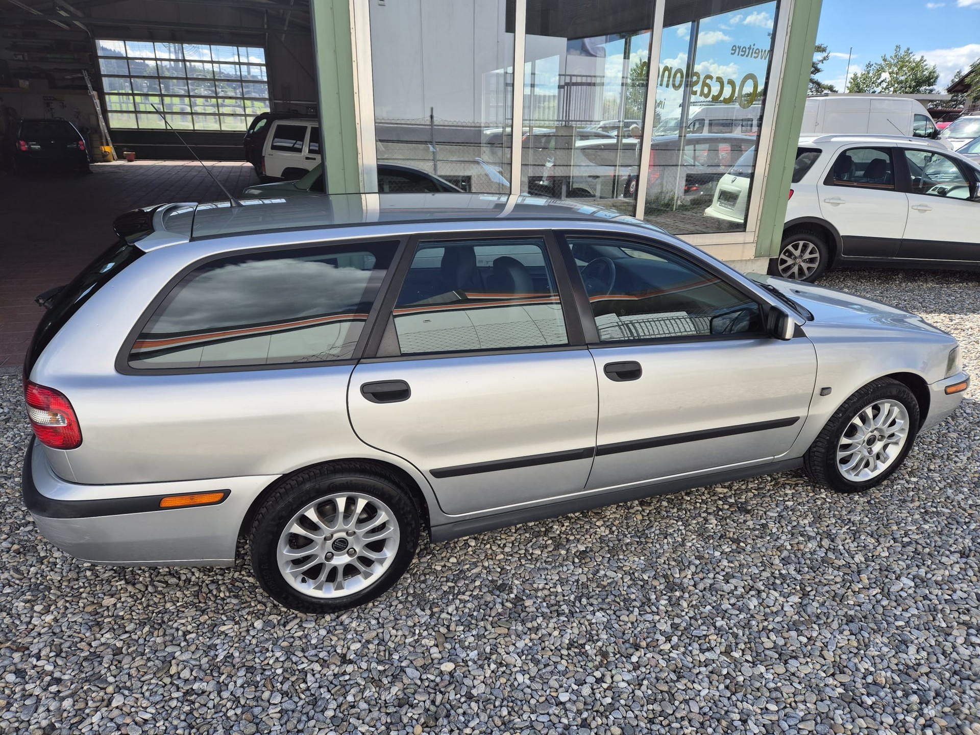 VOLVO V40 2.0T. Aut.-image-3