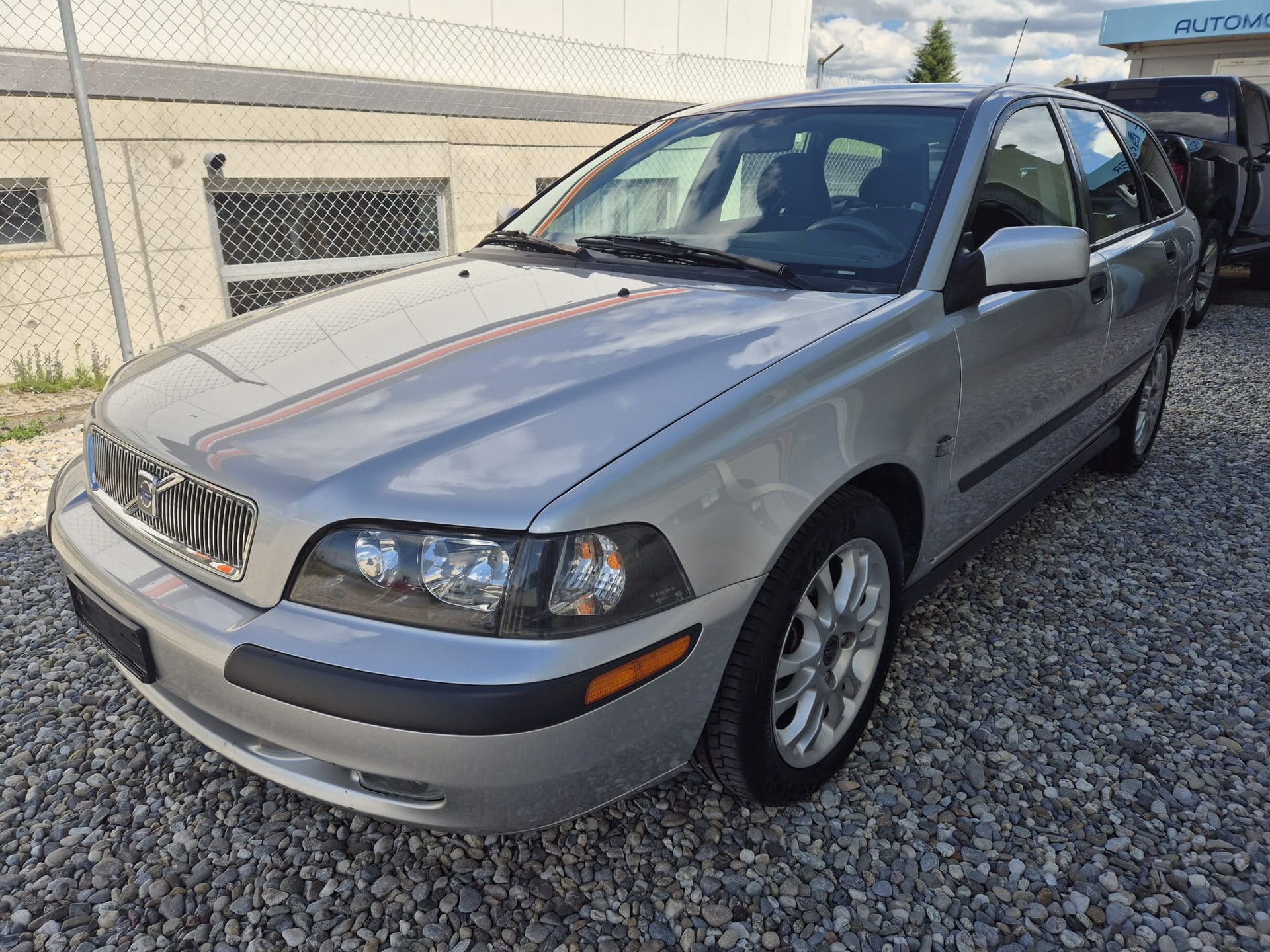 VOLVO V40 2.0T. Aut.-image-2