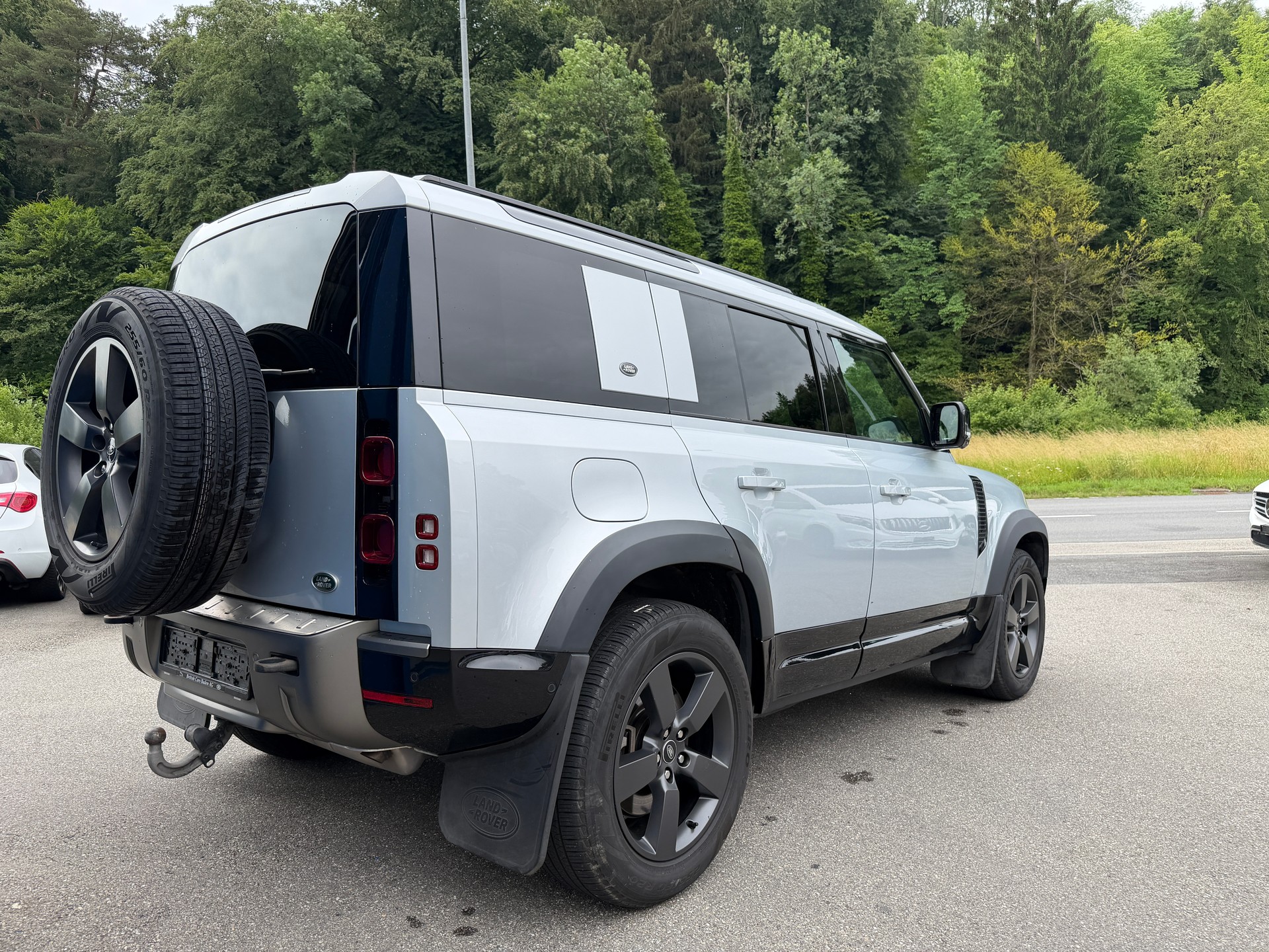 LAND ROVER Defender 110 P400e Si4 PHEV HSE AT8-image-3