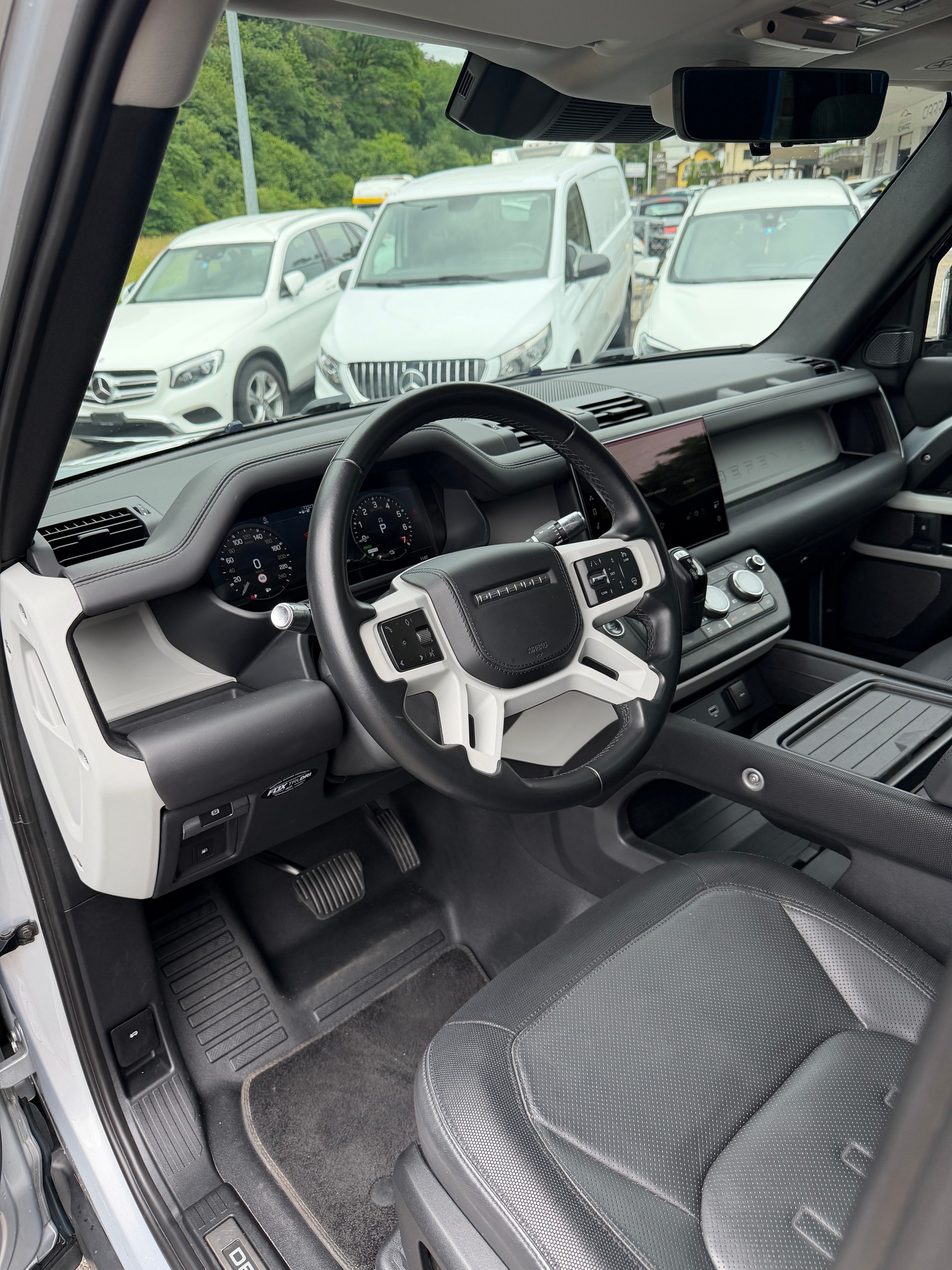 LAND ROVER Defender 110 P400e Si4 PHEV HSE AT8-image-6