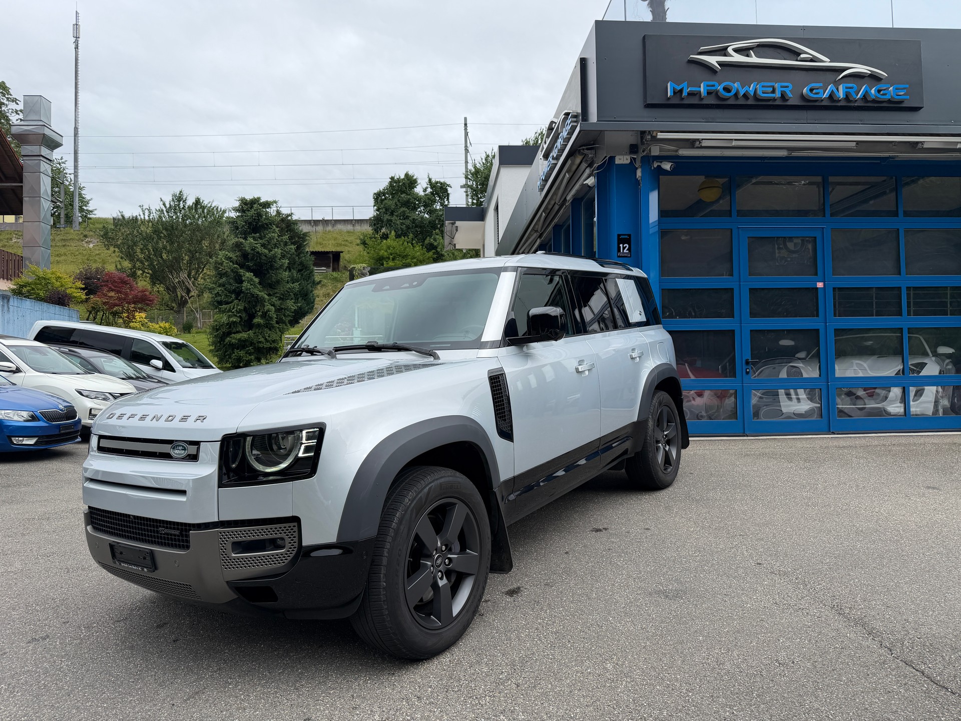 LAND ROVER Defender 110 P400e Si4 PHEV HSE AT8-image-0