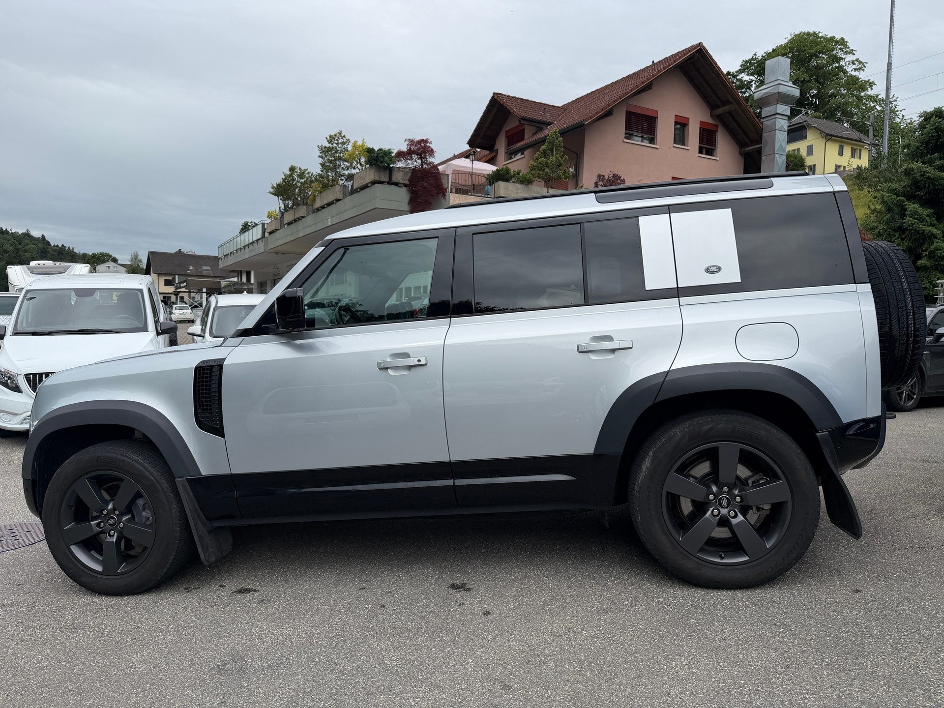 LAND ROVER Defender 110 P400e Si4 PHEV HSE AT8-image-5