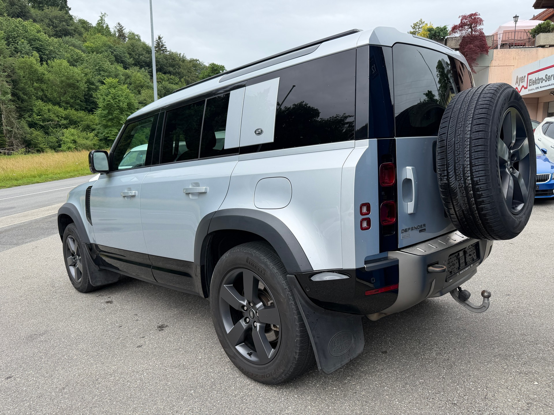 LAND ROVER Defender 110 P400e Si4 PHEV HSE AT8-image-4