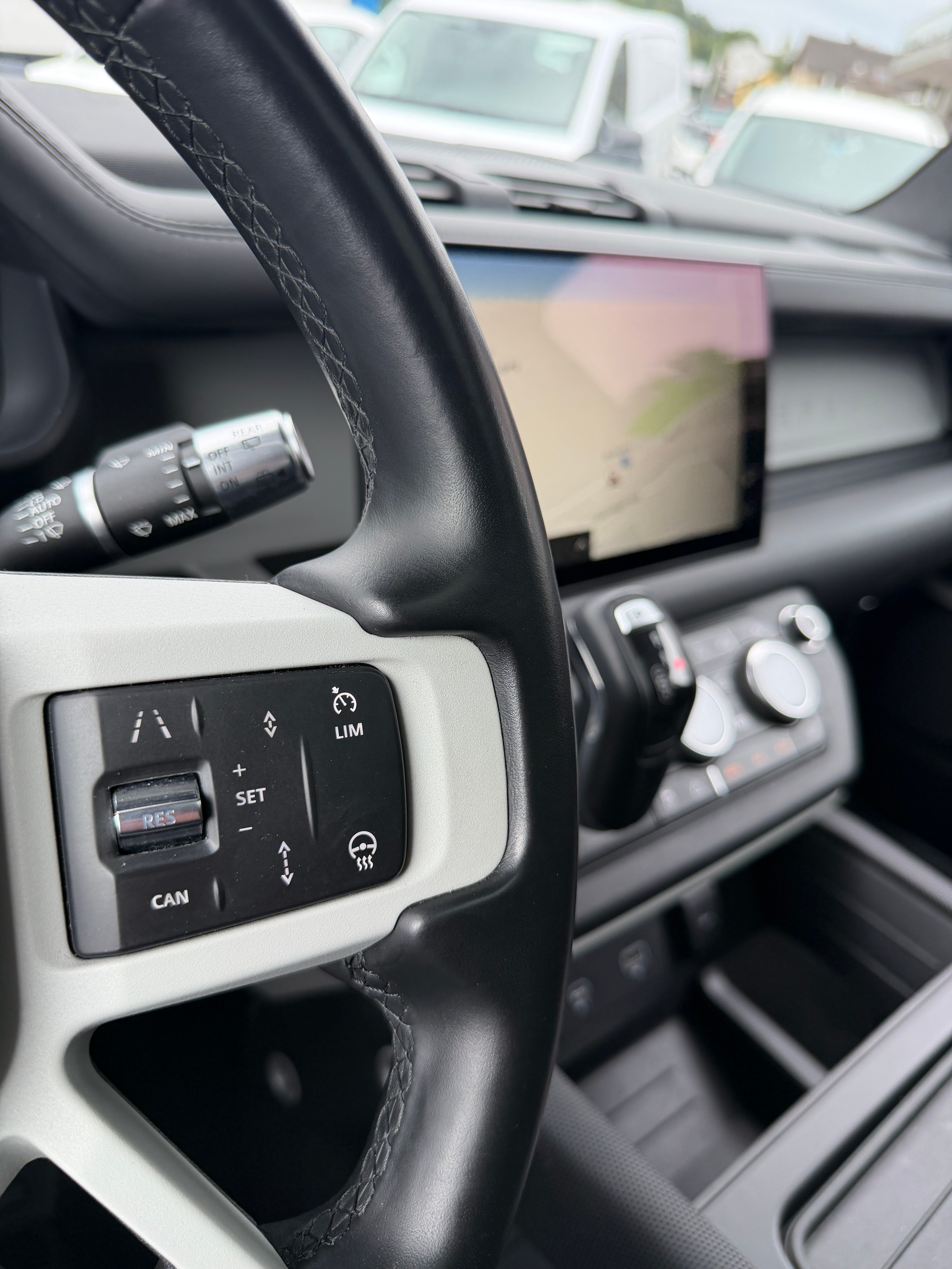 LAND ROVER Defender 110 P400e Si4 PHEV HSE AT8-image-12