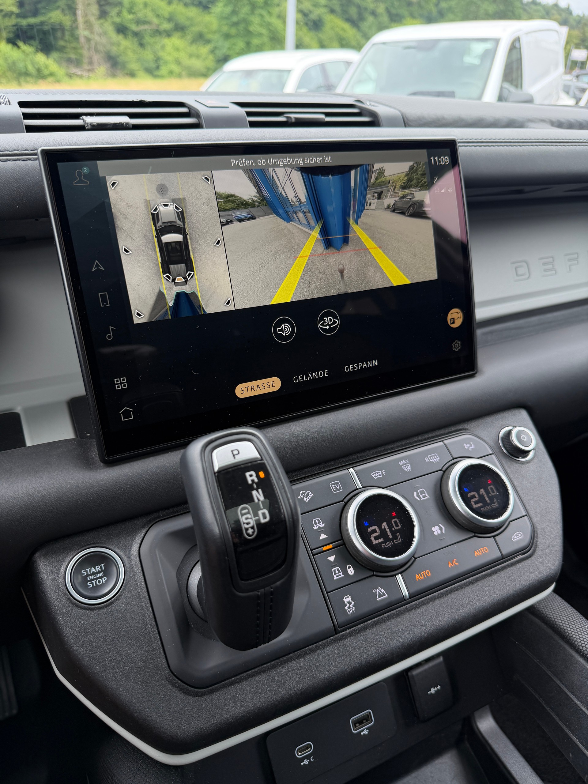 LAND ROVER Defender 110 P400e Si4 PHEV HSE AT8-image-14