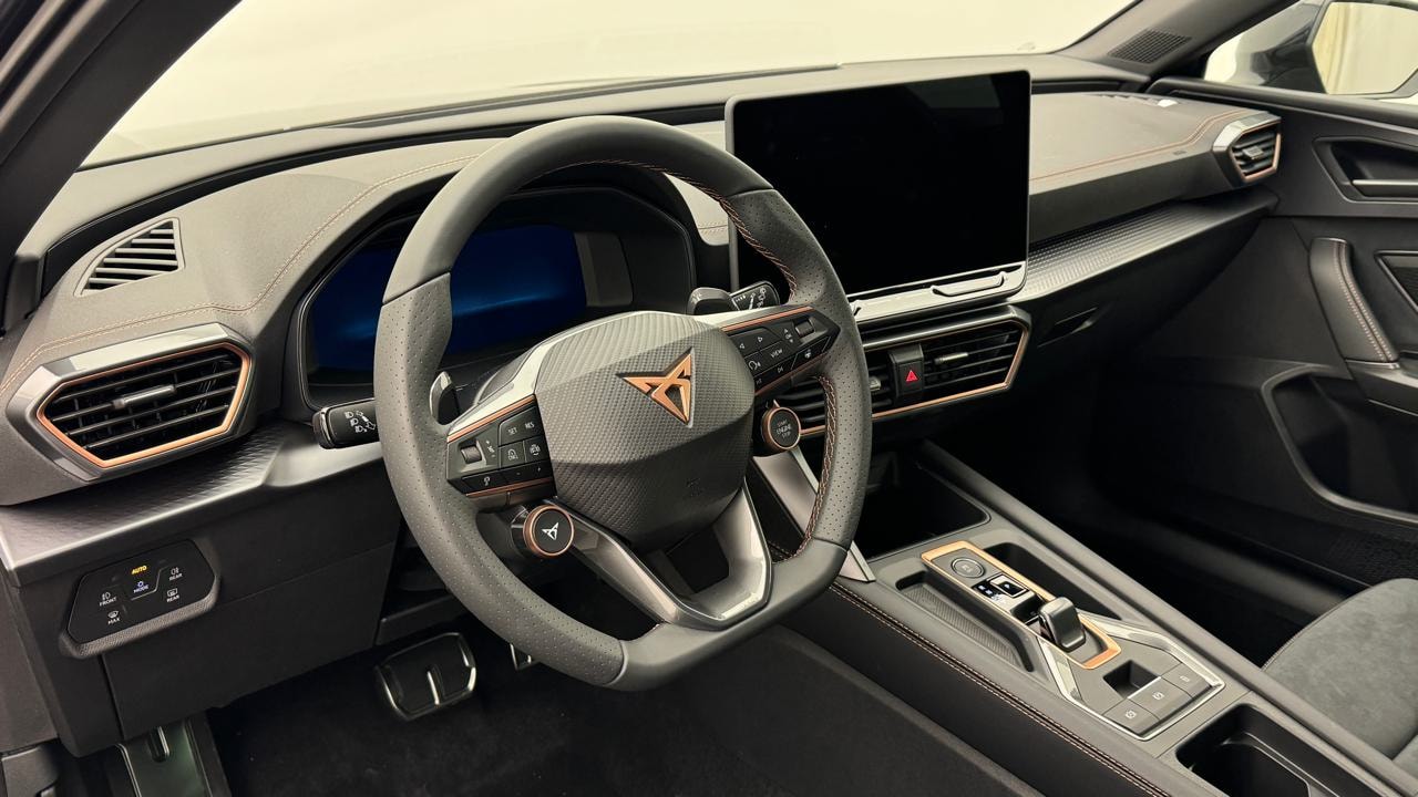 CUPRA LEON ST 2.0 TSI VZ Black Edition-image-5