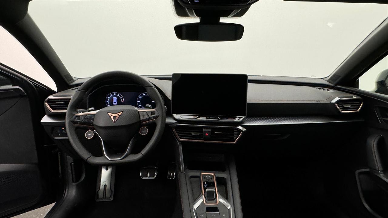 CUPRA LEON ST 2.0 TSI VZ Black Edition-image-4