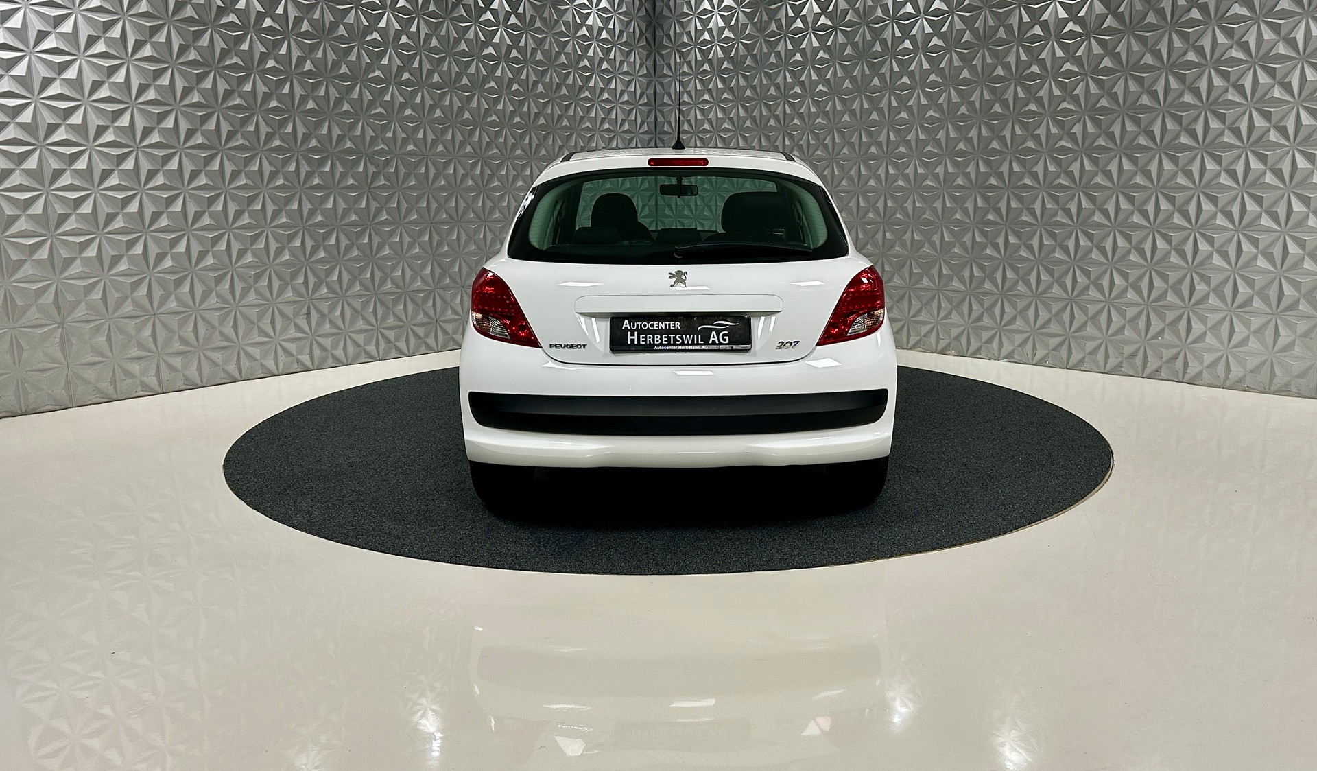 PEUGEOT 207 1.4 16V Millesim 200-image-5