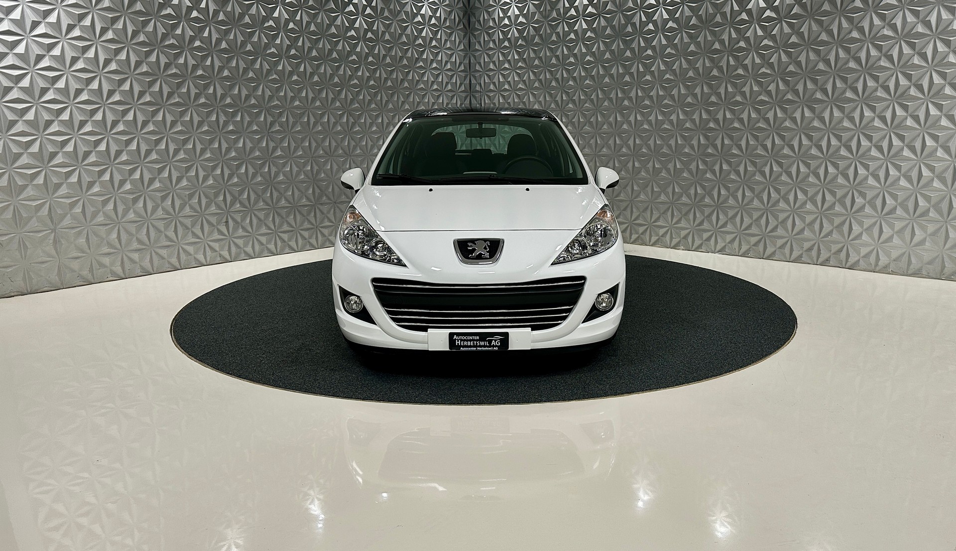 PEUGEOT 207 1.4 16V Millesim 200-image-1