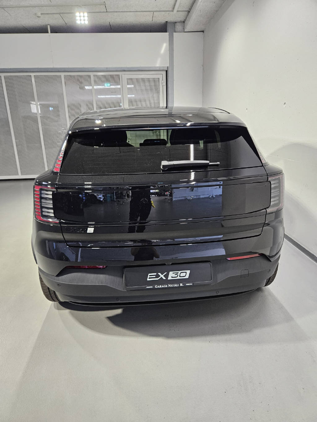 VOLVO EX 30 E60 Twin Ultra Swiss Black Edition-image-4