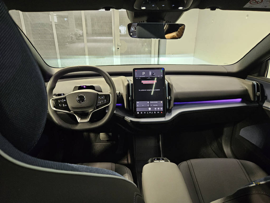 VOLVO EX 30 E60 Twin Ultra Swiss Black Edition-image-7