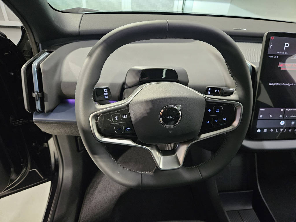 VOLVO EX 30 E60 Twin Ultra Swiss Black Edition-image-6