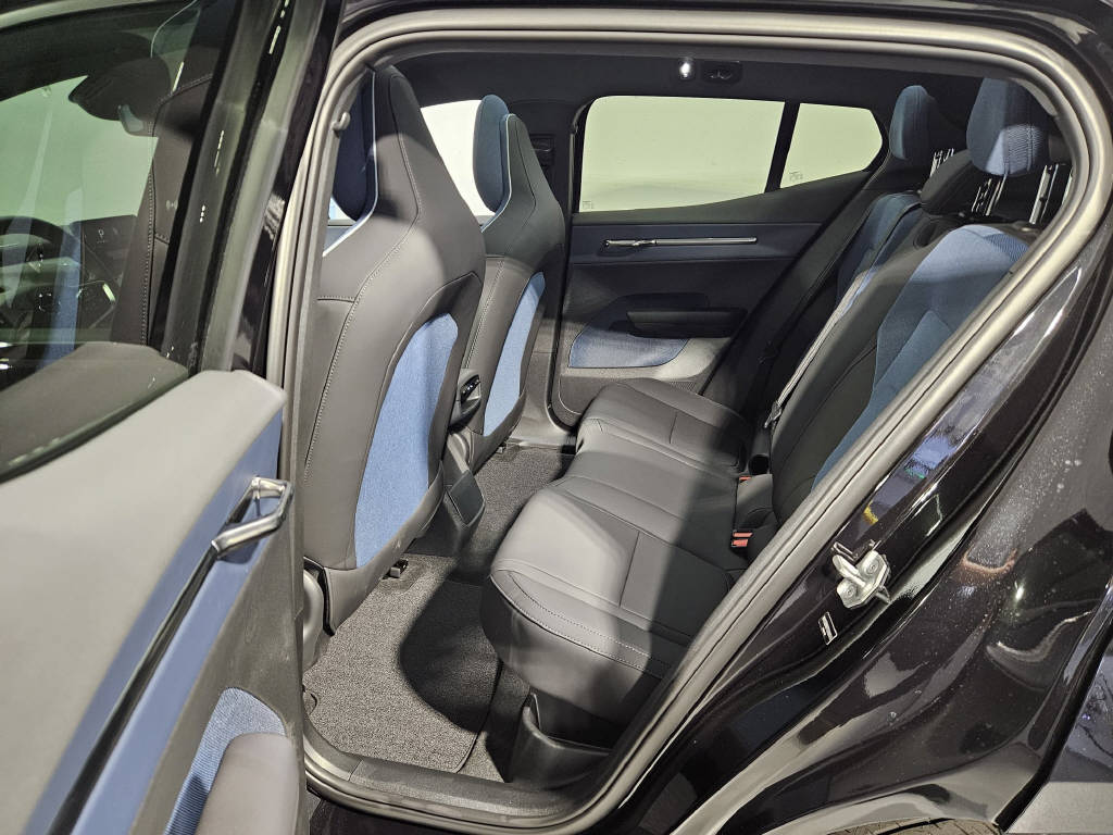 VOLVO EX 30 E60 Twin Ultra Swiss Black Edition-image-11