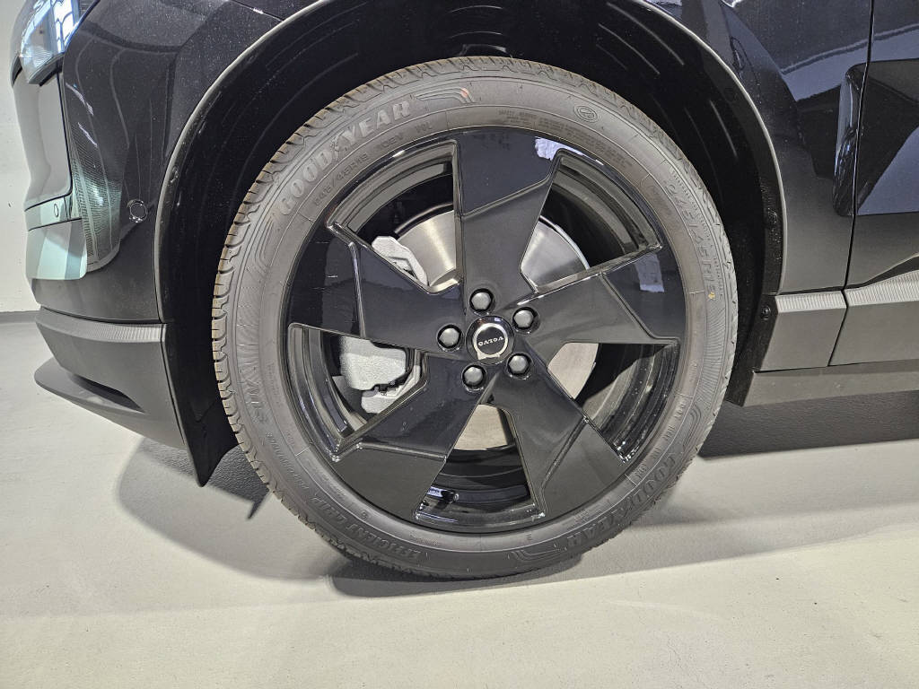 VOLVO EX 30 E60 Twin Ultra Swiss Black Edition-image-13