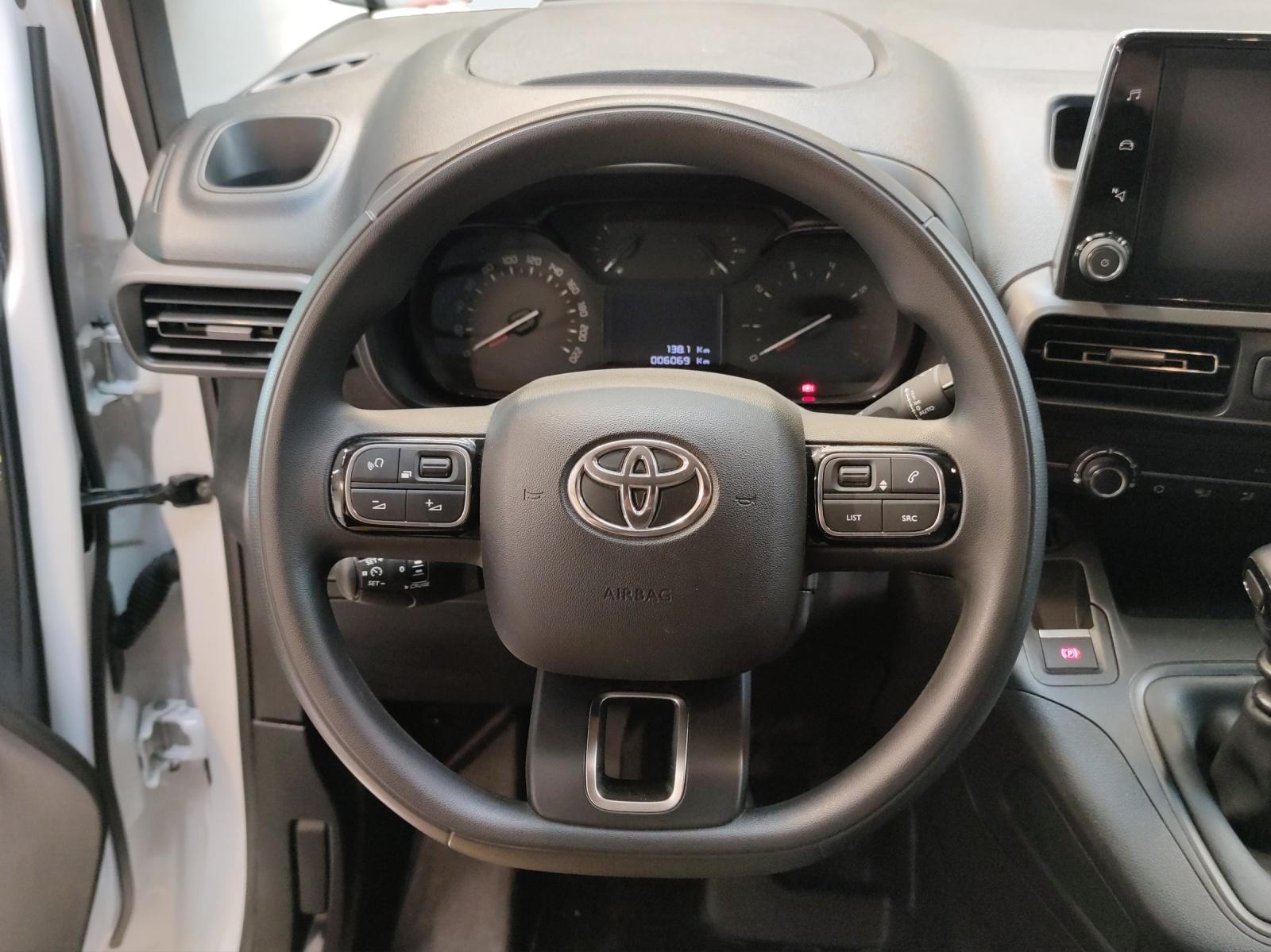 TOYOTA PROACE CITY Van L1 1.2 Active-image-12