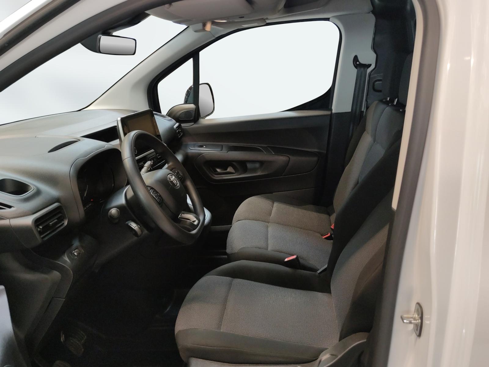 TOYOTA PROACE CITY Van L1 1.2 Active-image-9