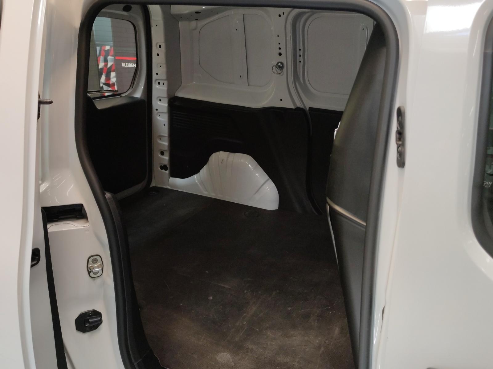 TOYOTA PROACE CITY Van L1 1.2 Active-image-8