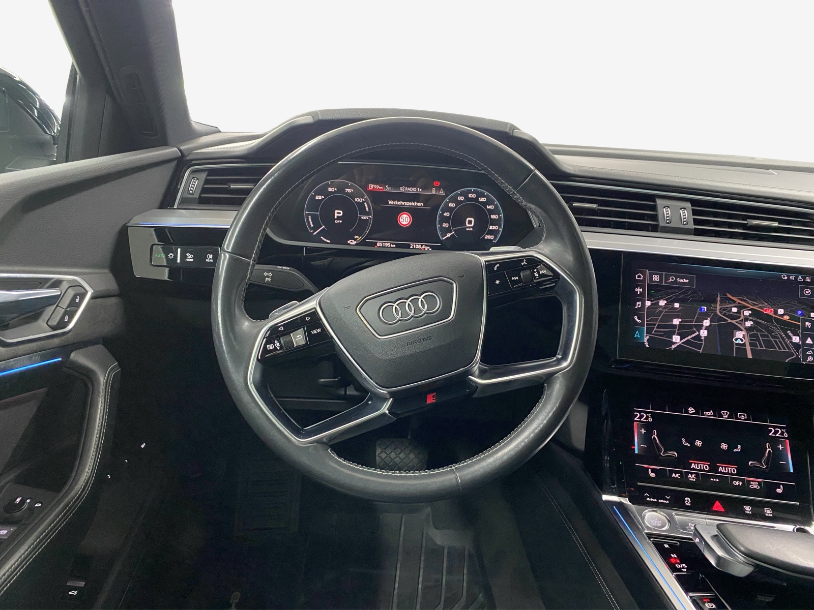 AUDI e-tron 55 Advanced quattro-image-10
