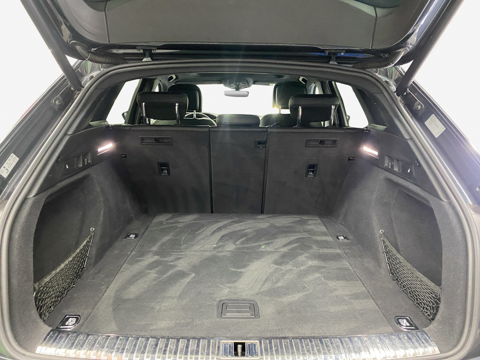 AUDI e-tron 55 Advanced quattro-image-13