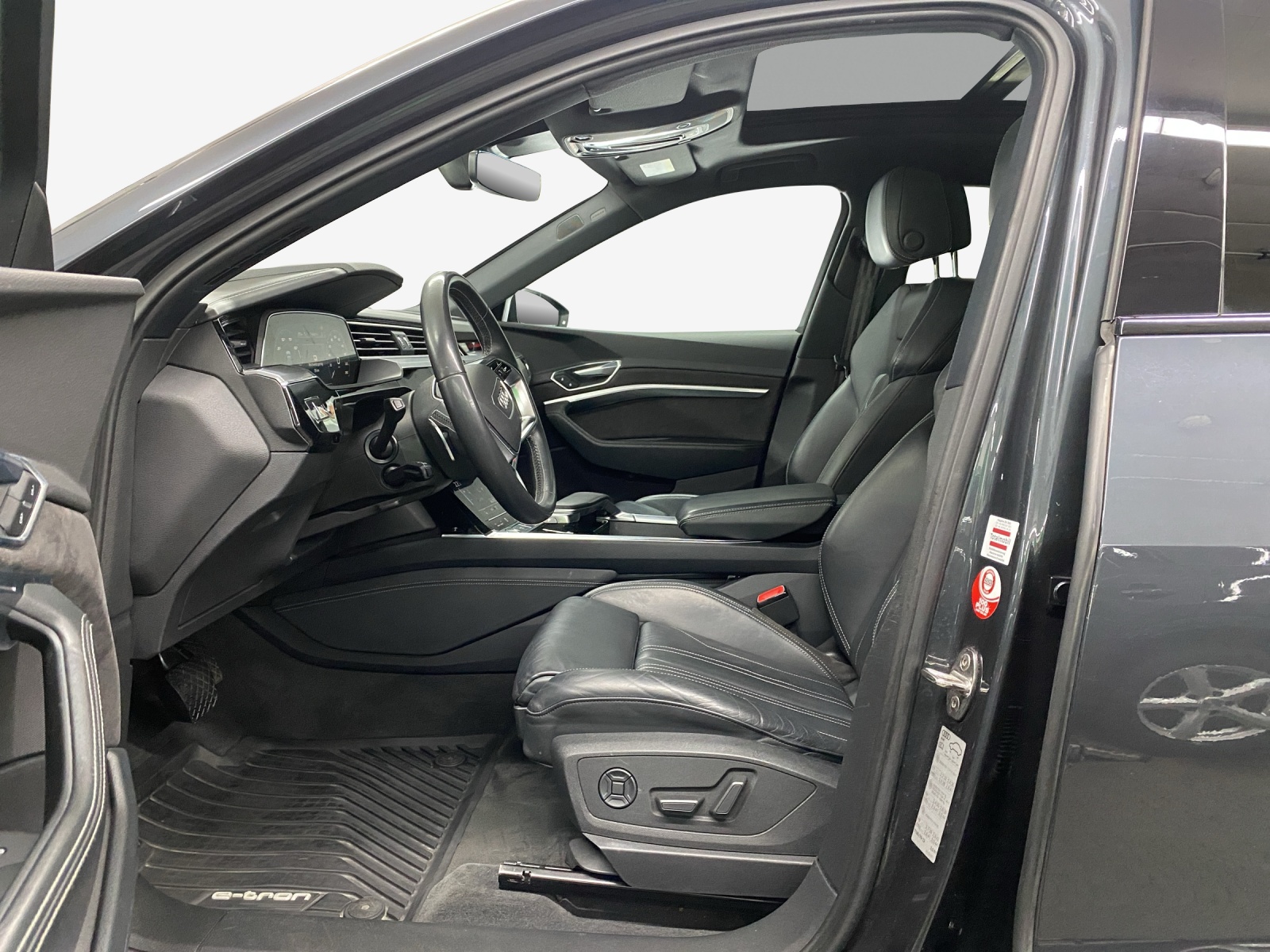 AUDI e-tron 55 Advanced quattro-image-8