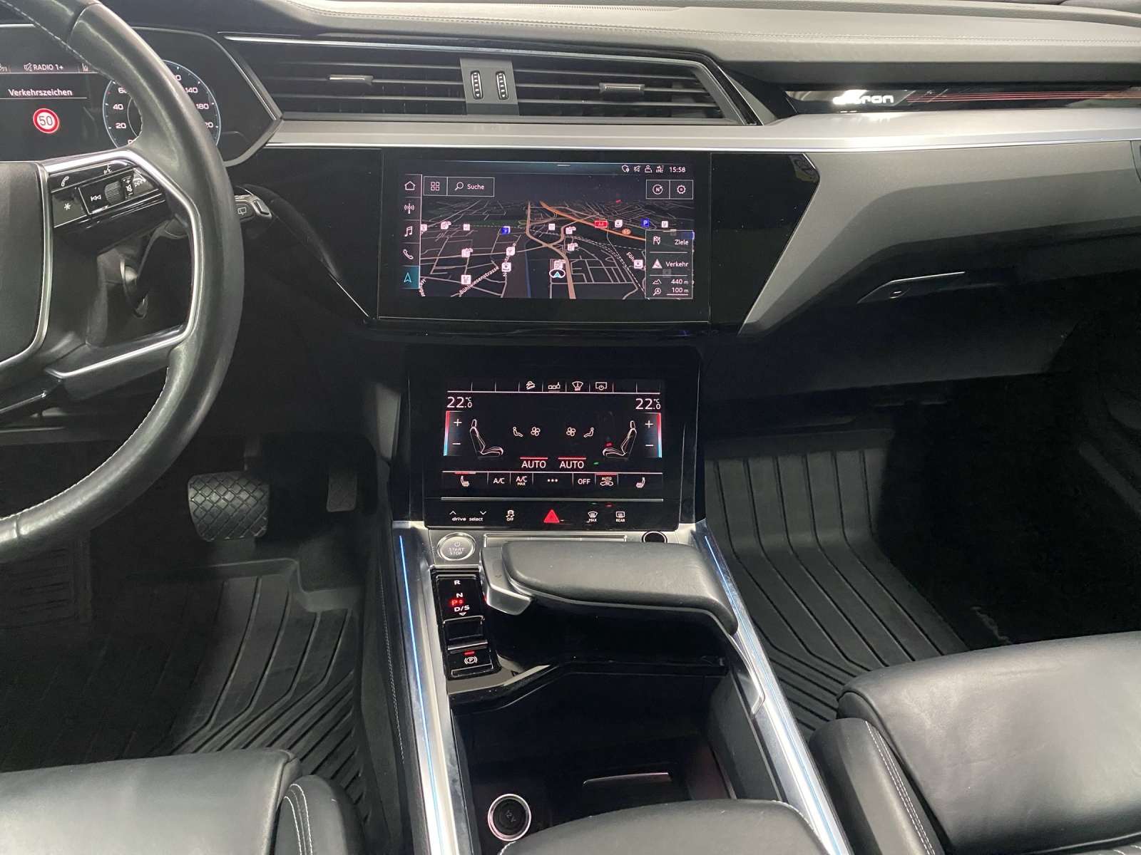 AUDI e-tron 55 Advanced quattro-image-11