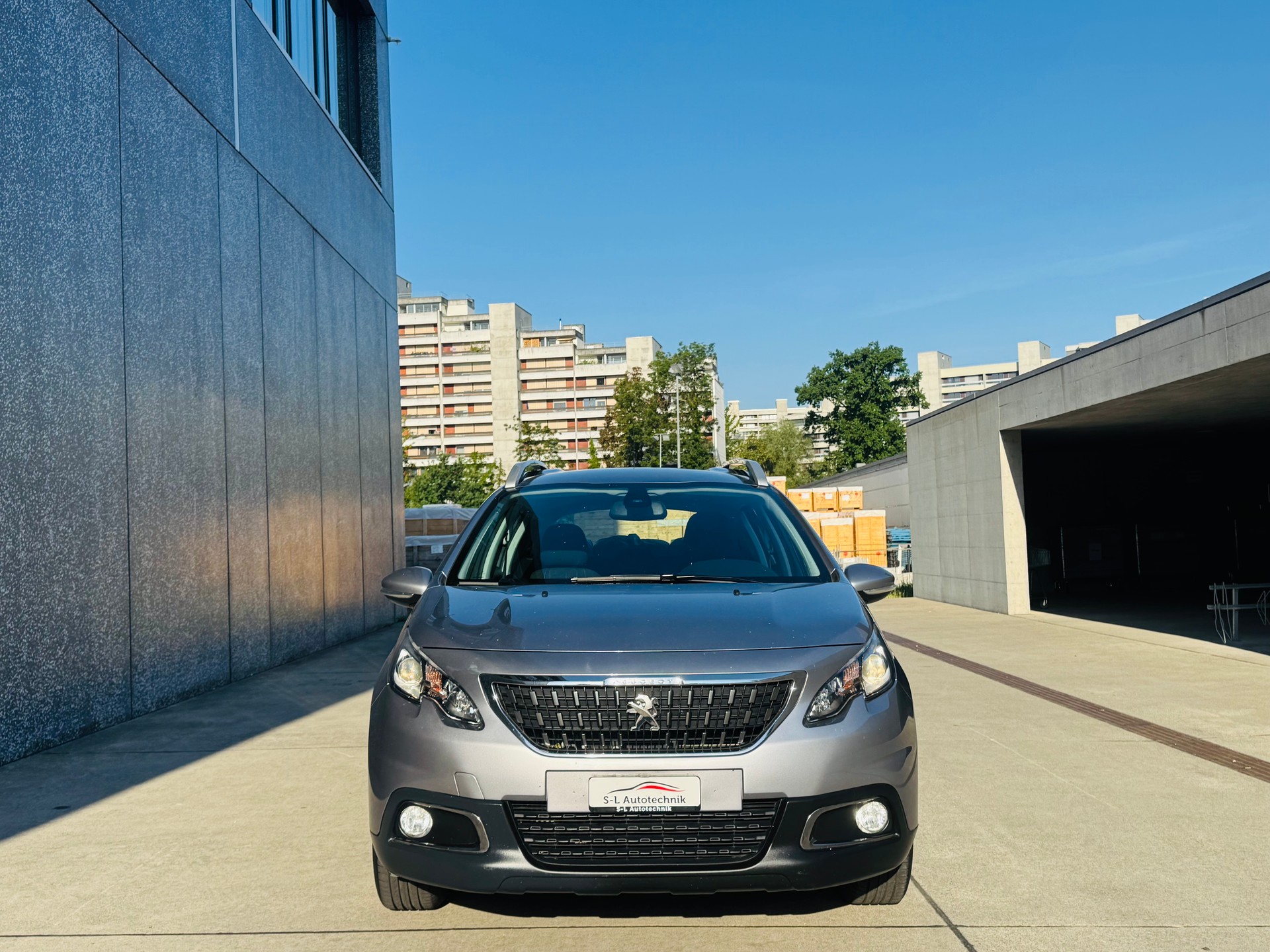 PEUGEOT 2008 1.2 PureTech Active EAT6-image-1