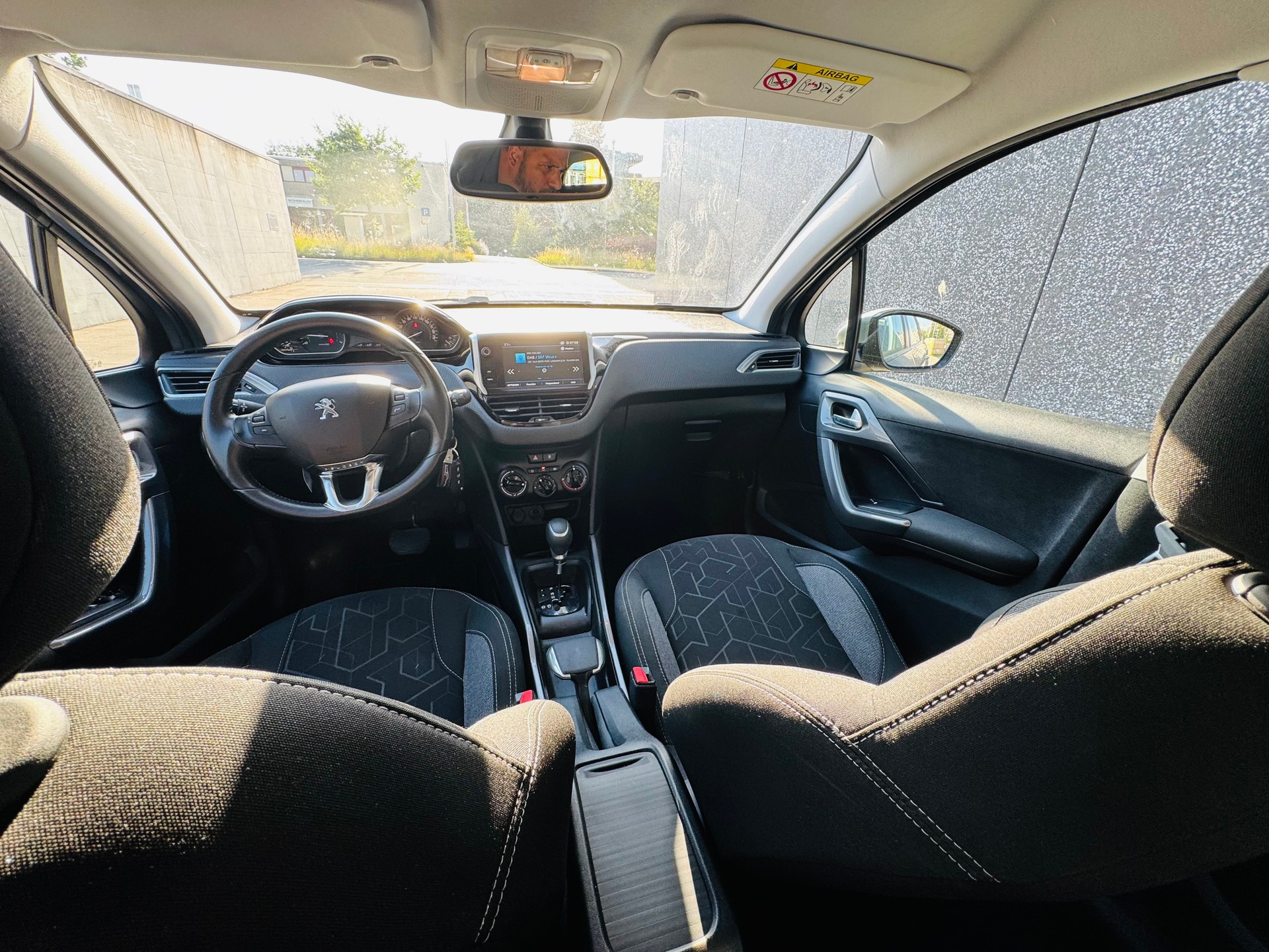 PEUGEOT 2008 1.2 PureTech Active EAT6-image-7