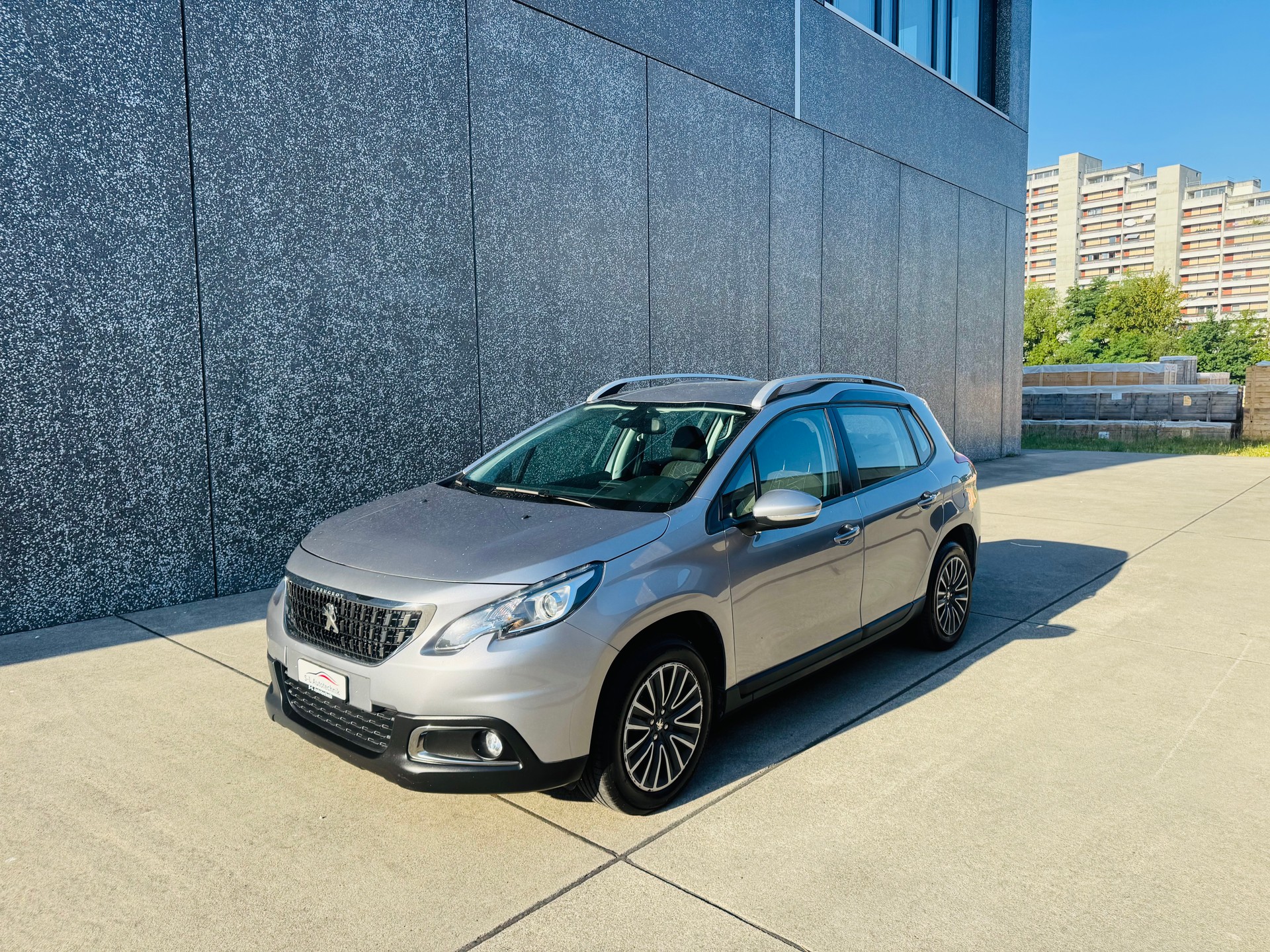 PEUGEOT 2008 1.2 PureTech Active EAT6-image-0