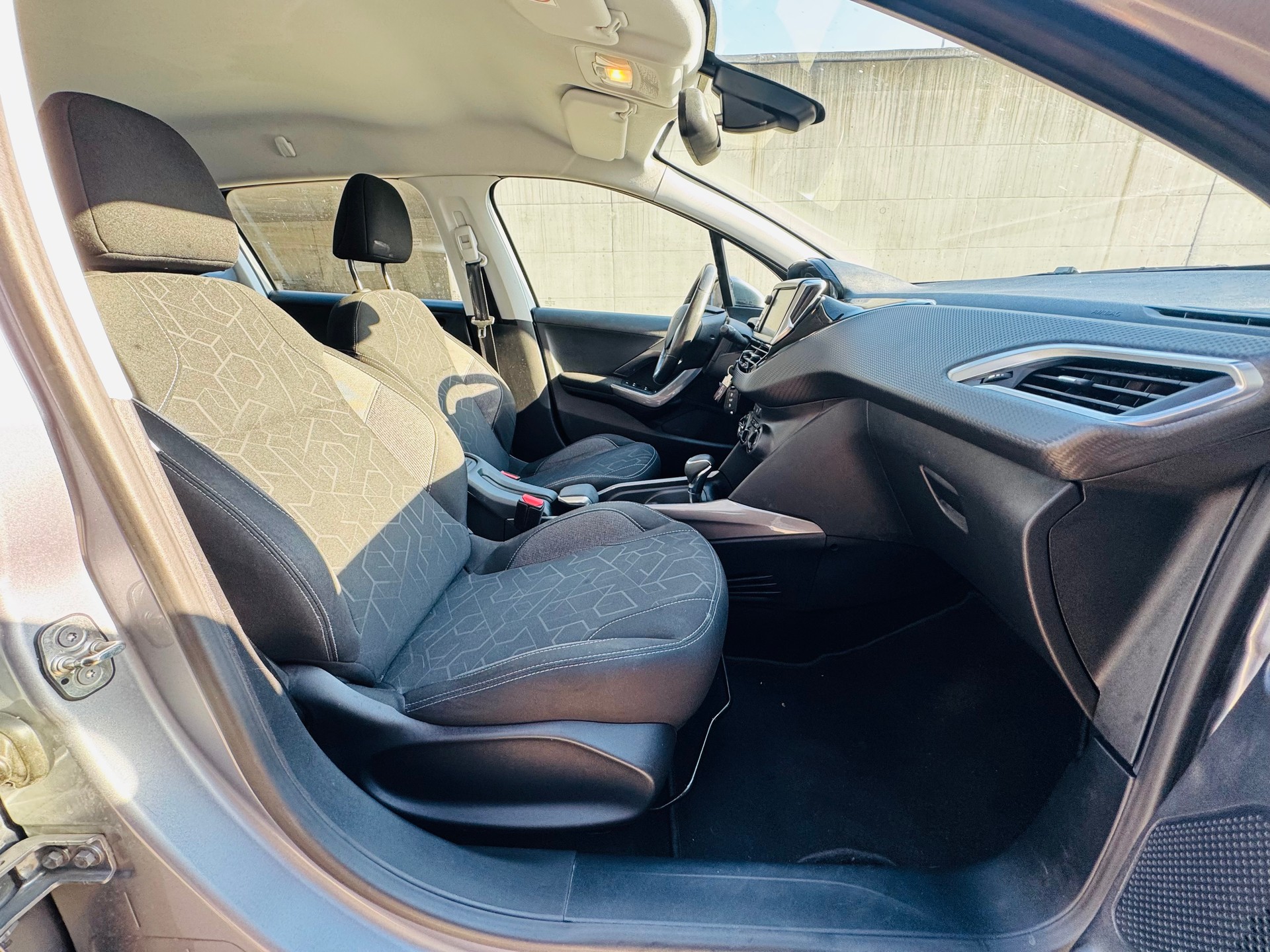 PEUGEOT 2008 1.2 PureTech Active EAT6-image-10